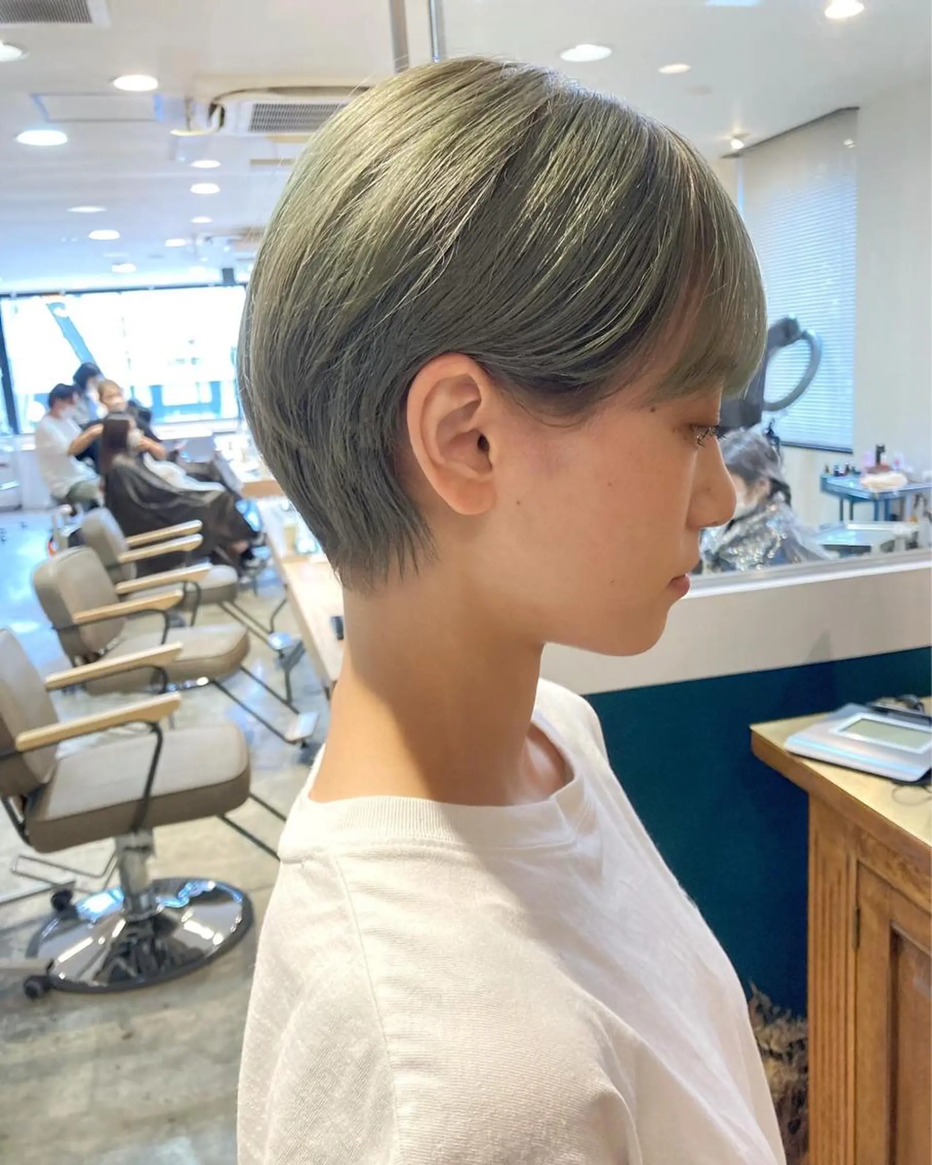 ショート カラー 丸みショート ベージュカラー ブリーチ ミント ミントベージュ カラーリスト菅野 竜矢🌈のヘアスタイル