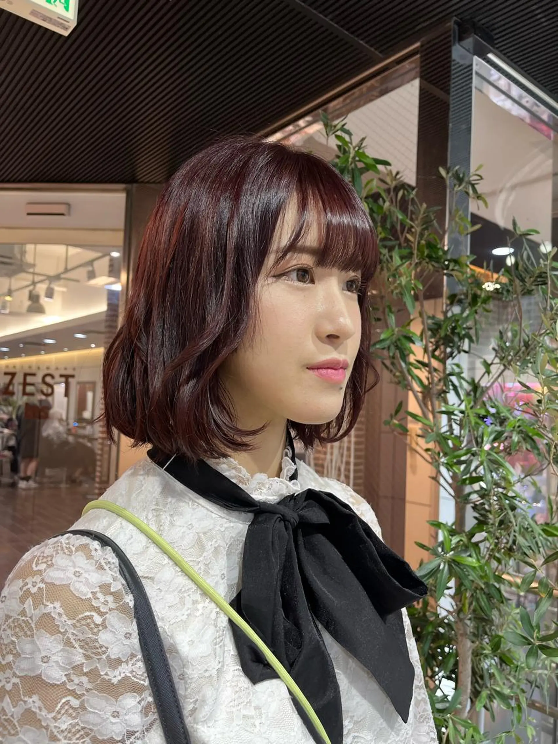 ミディアム カラー ミディアムパーマ ベージュカラー 黒髪 ブリーチ ブルーカラー 酸性ストレート 🤍🎀honokaのヘアスタイル