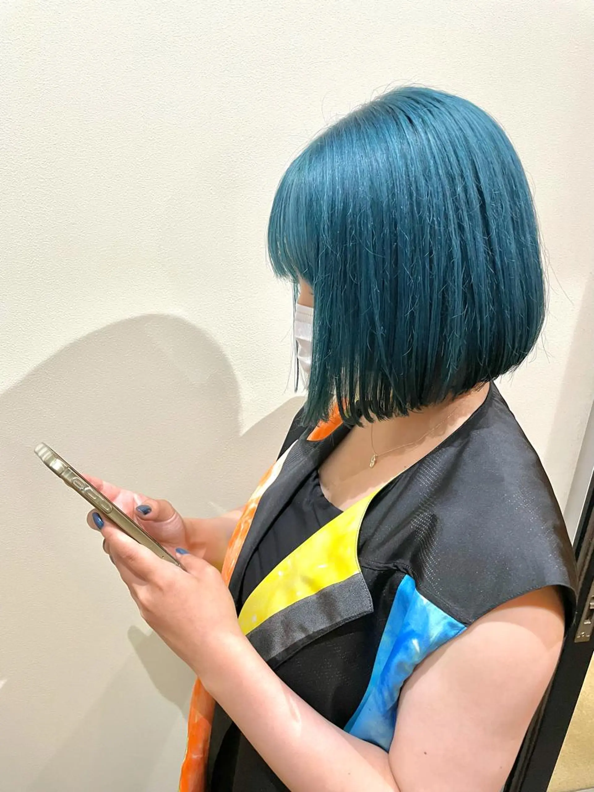 ショート カラー アクアカラー ブリーチ ブルーカラー ケアブリーチ レイヤー/艶カラー 🫧守利のヘアスタイル