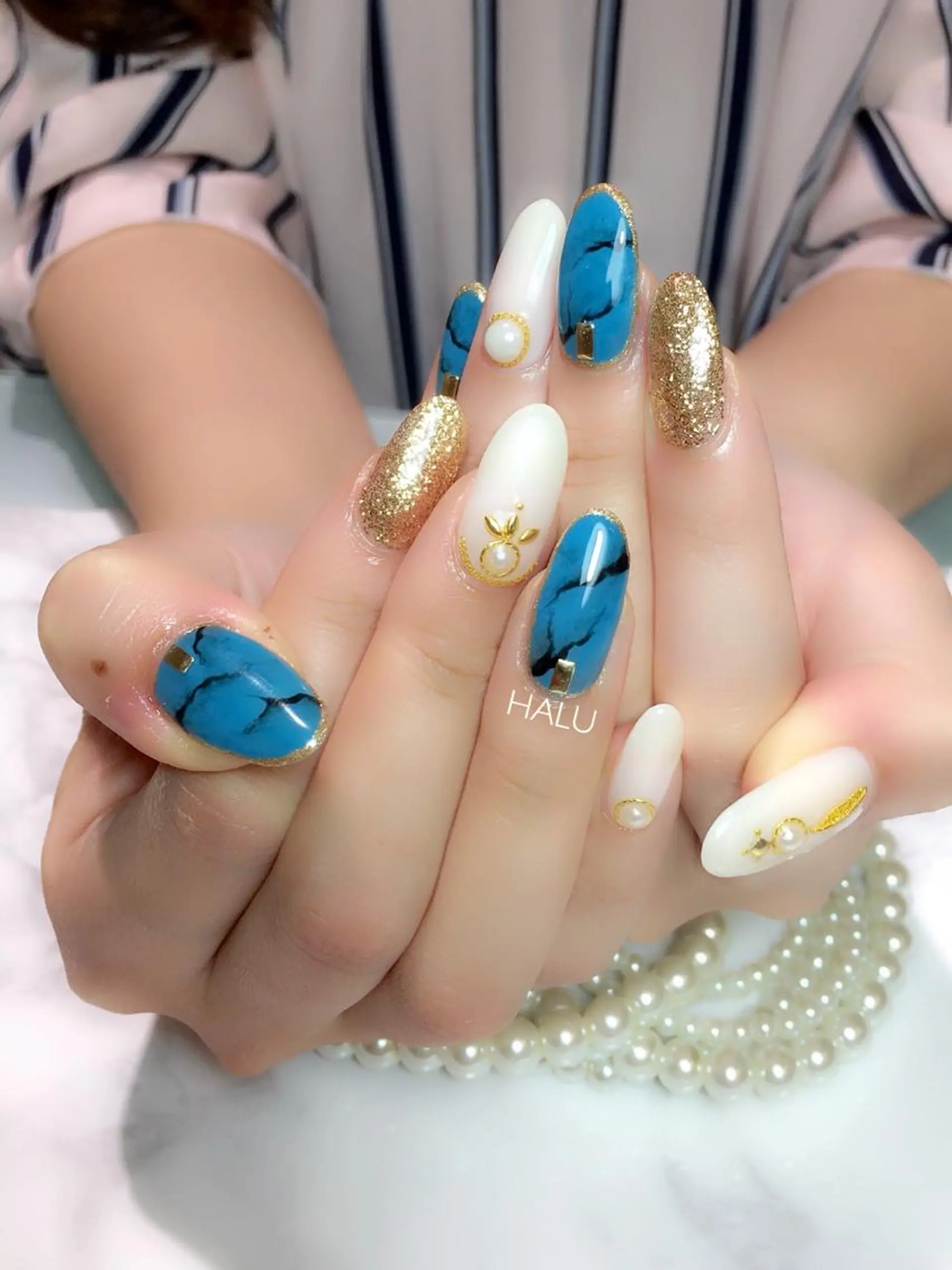 ネイル ゴールド キラキラネイル HALU ハルのネイルデザイン