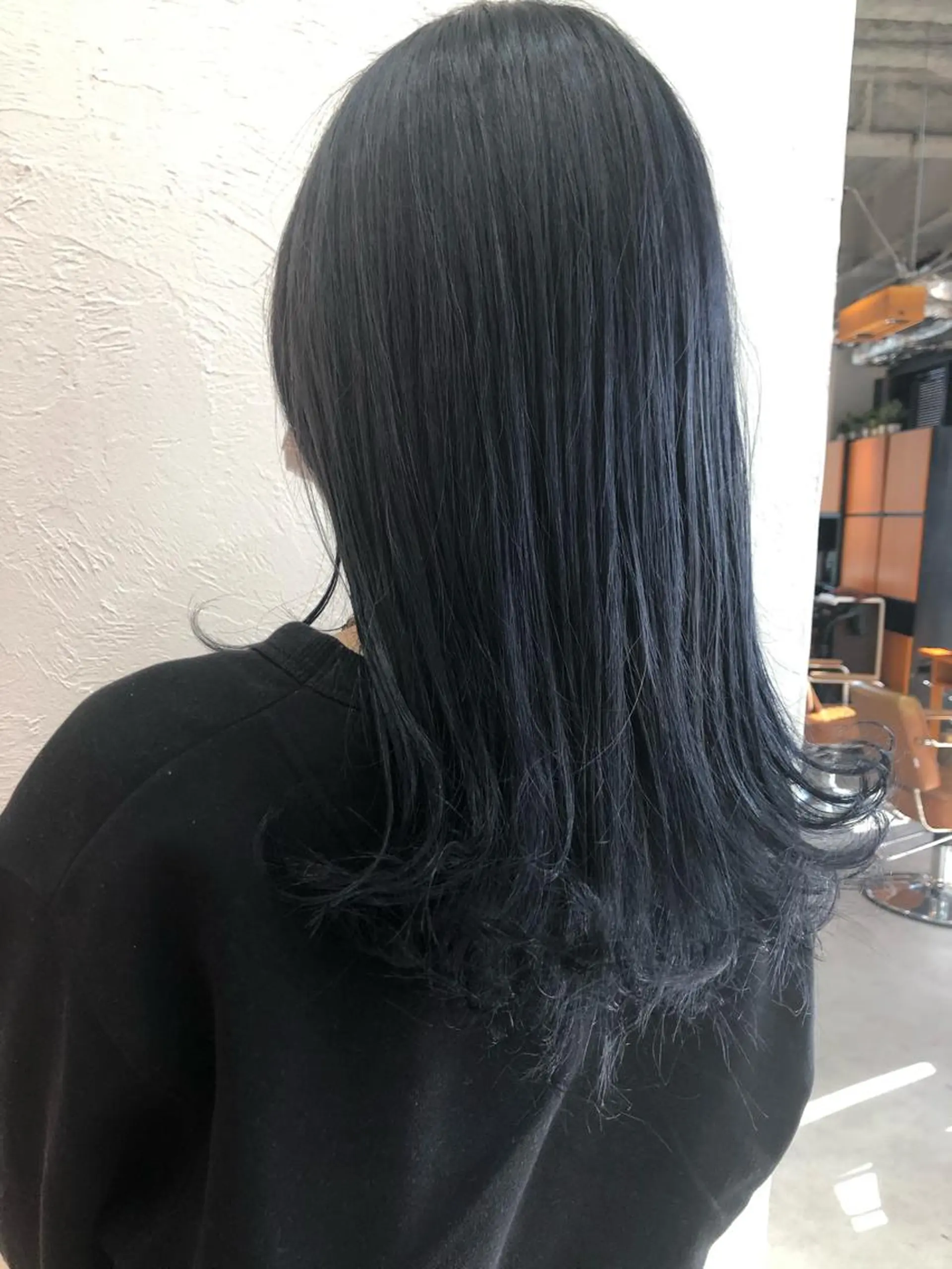 ロング カラー 黒髪 ブルーカラー ブルーブラック 脇谷 拓弥のヘアスタイル