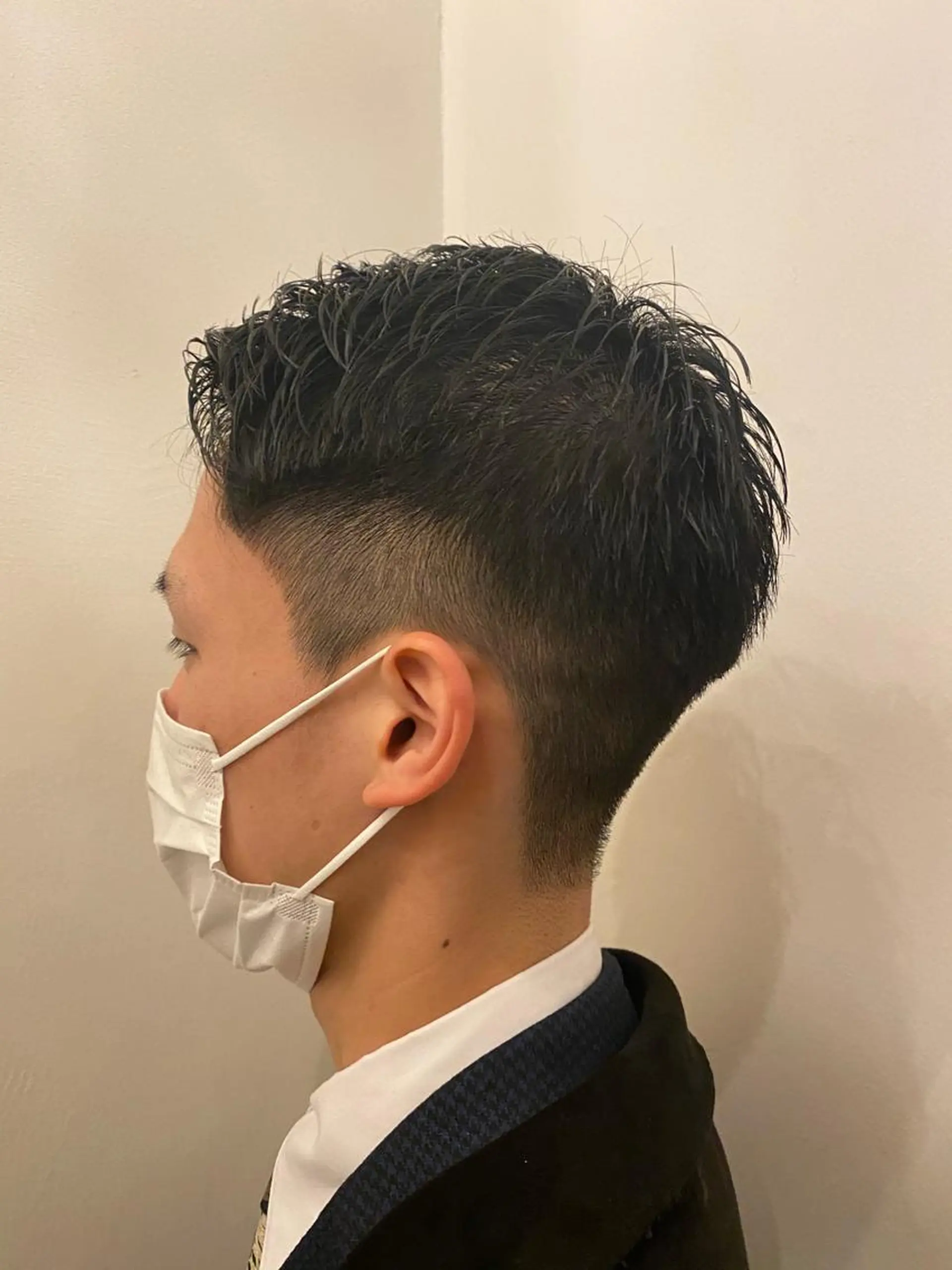 メンズ 梅田ハイトーン チダ ヒナノのヘアスタイル