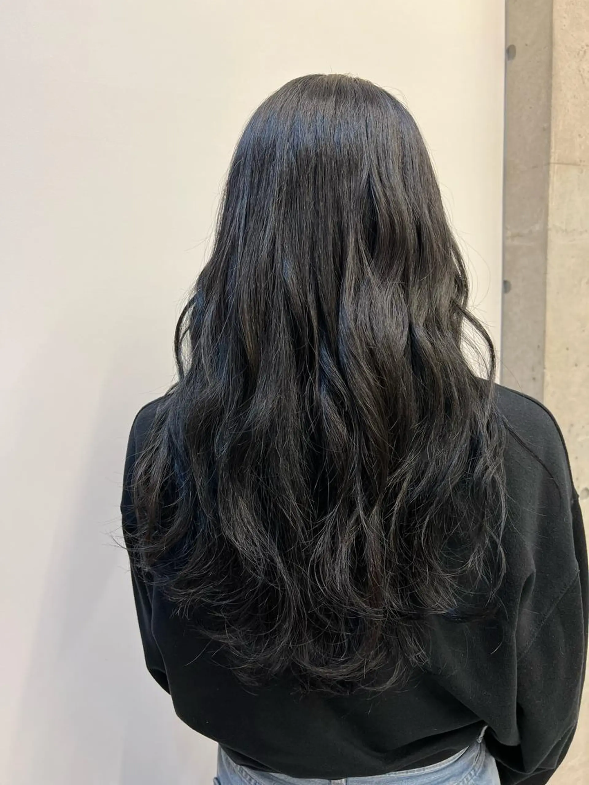 ロング カラー 岸田 莉奈のヘアスタイル