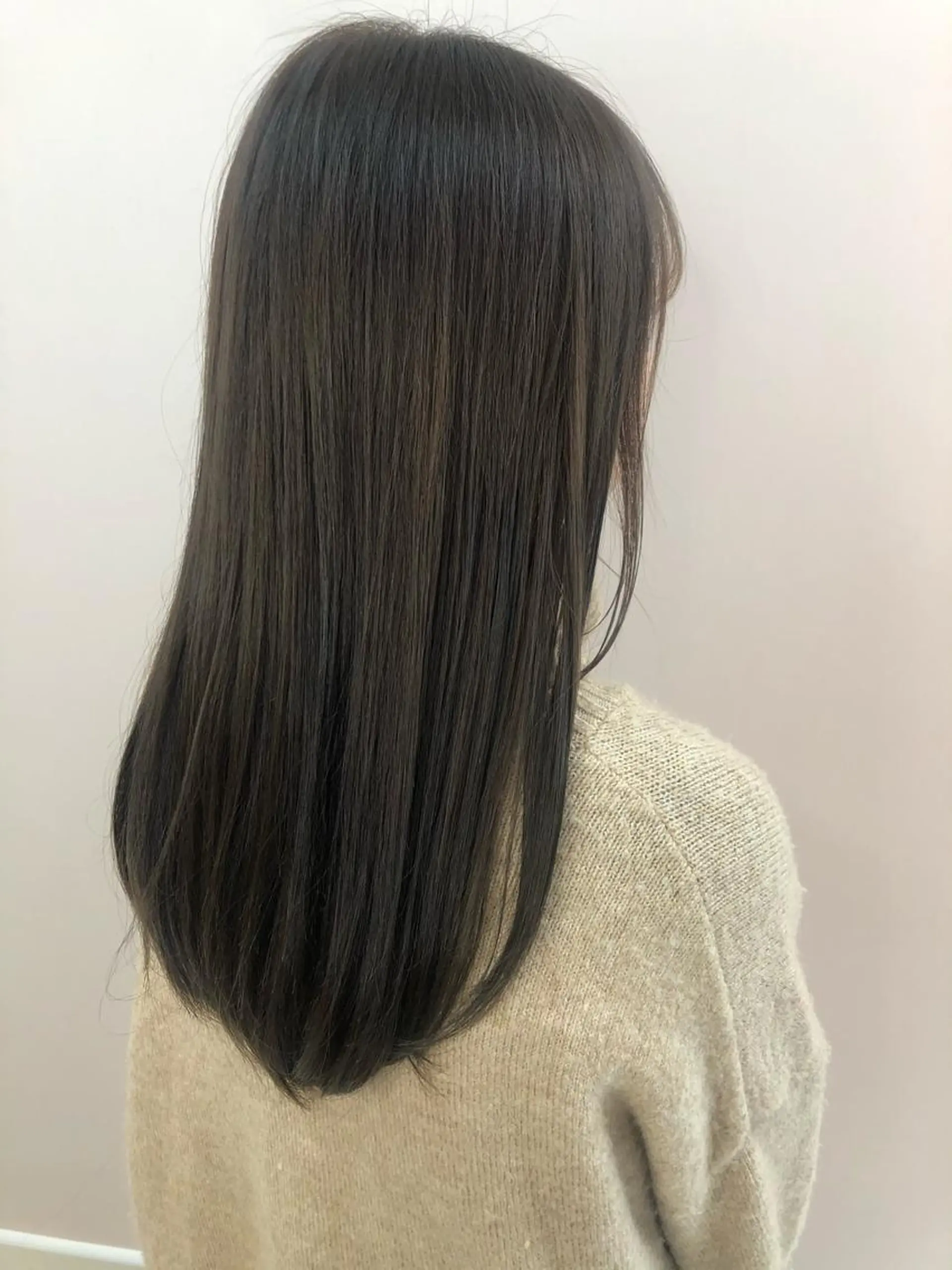 ロング カラー 透明感カラー グレージュ トリートメント ベージュ/インナー カラー🤍Rieのヘアスタイル