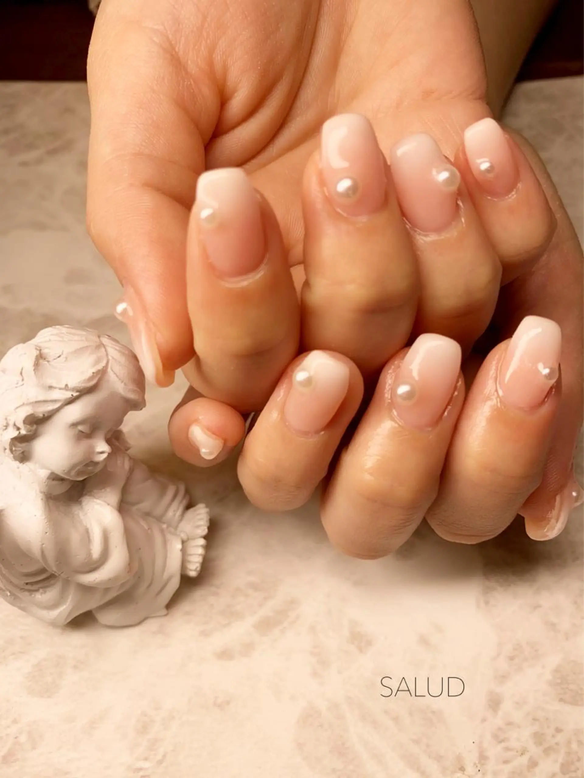 ネイル ストーンネイル ハンドネイル Nail Salon SALUDのネイルデザイン