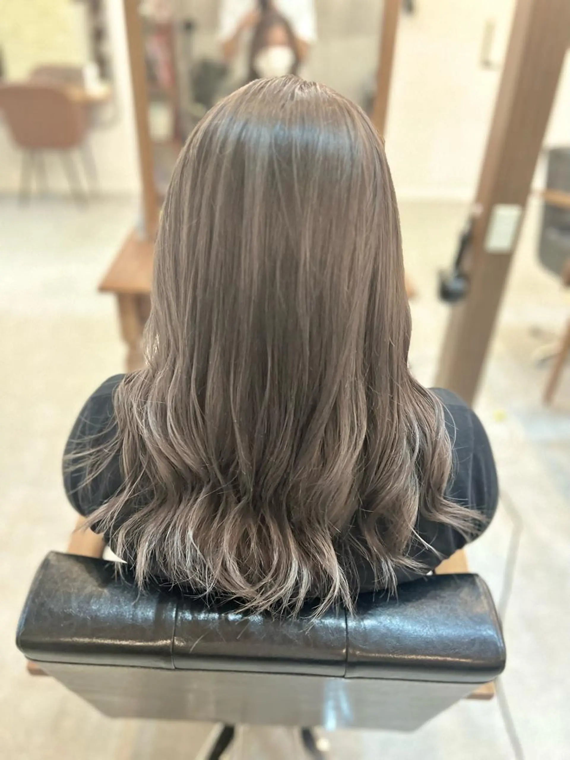 セミロング カラー アッシュ アッシュブラウン ベージュカラー ブリーチ ブラウンカラー ヘアカラー Style Tのヘアスタイル