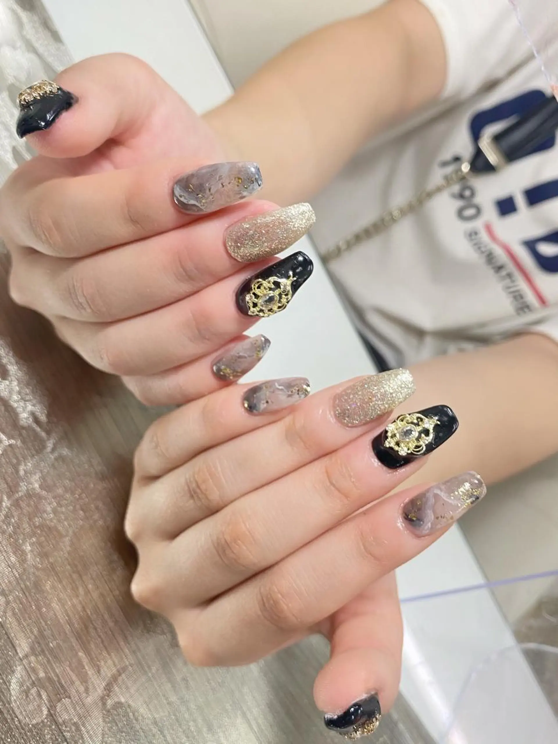 ネイル ハンドネイル I-nailロング /ワンホン/キラキラのネイルデザイン