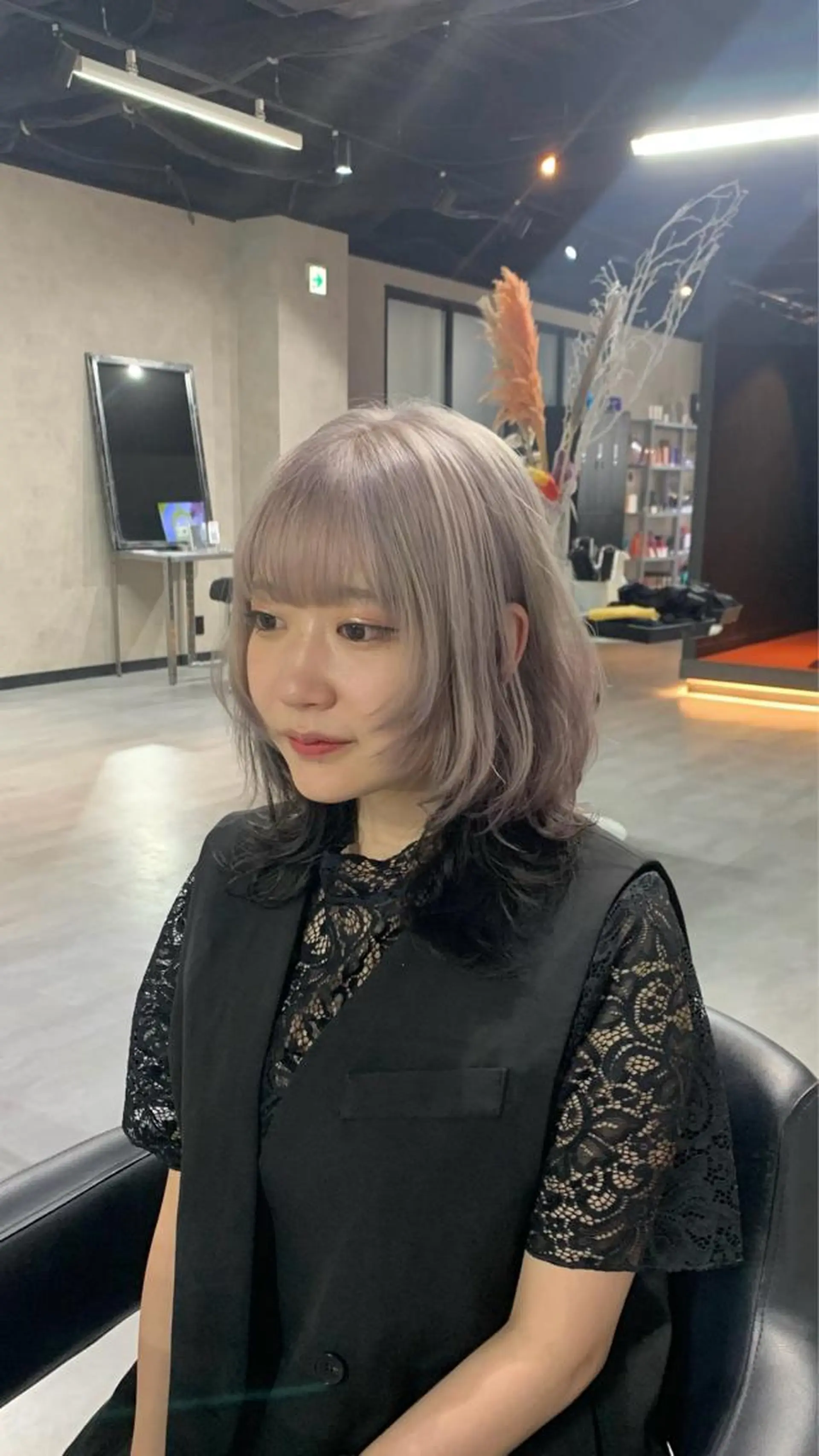 セミロング カラー ウルフカット KISS SWAN所属・B E C H I C O〔べち子〕のヘアスタイル