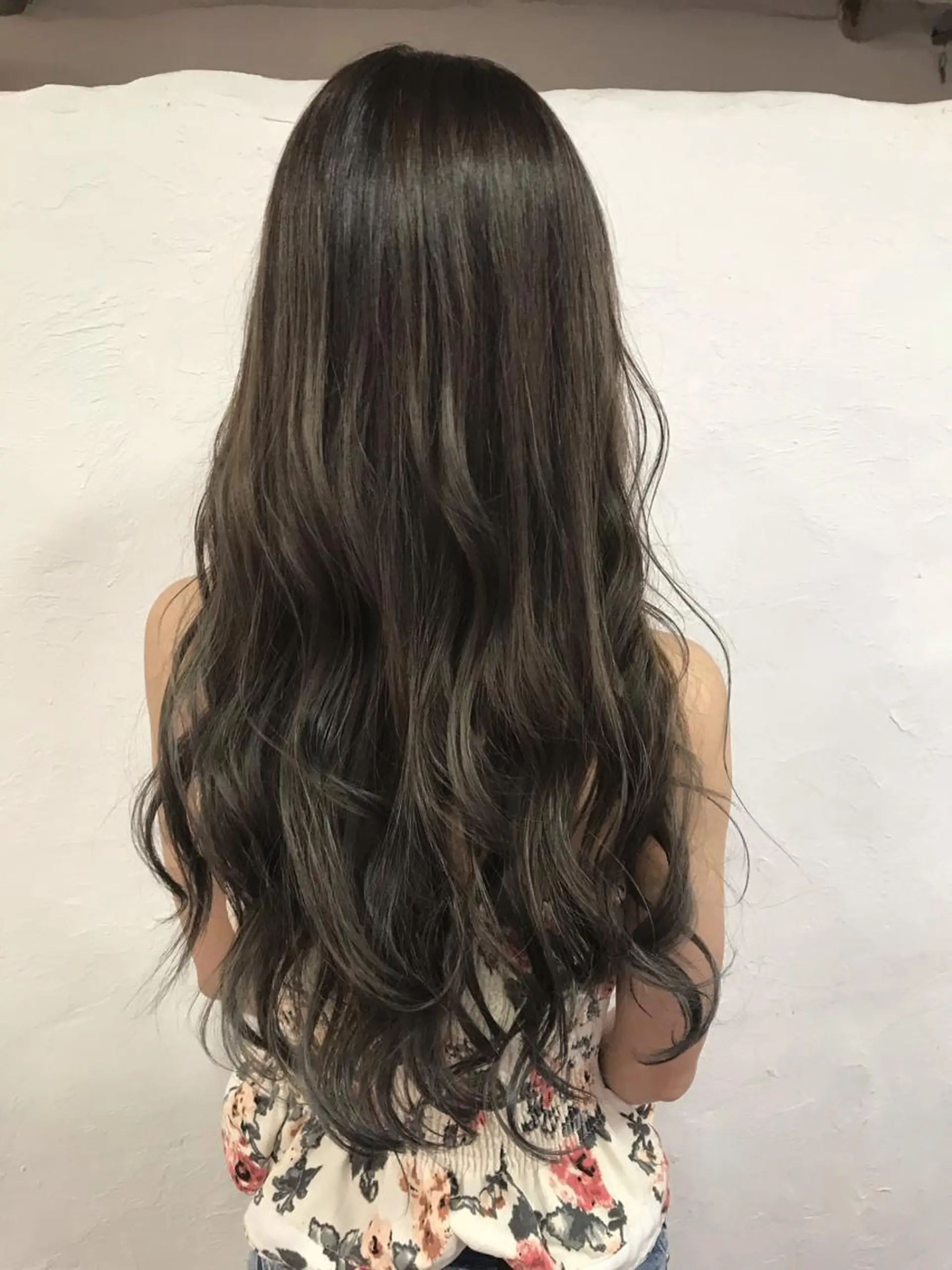 ロング カラー ブルーカラー ブルージュ グレージュ ハイライトカラー ハイライト 伊藤 優希のヘアスタイル