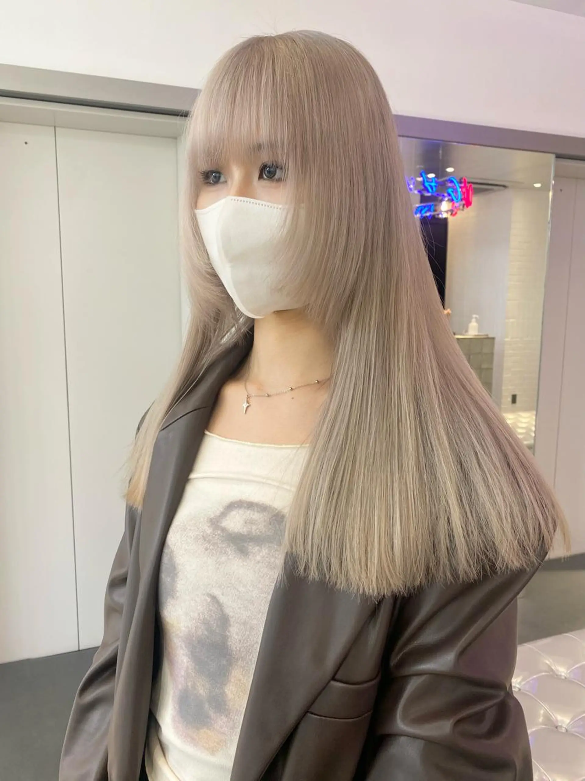 セミロング パーマ ヘアアレンジ カット ヘアカラー 🎨ハイトーン/ 切りっぱなし みつきのヘアスタイル