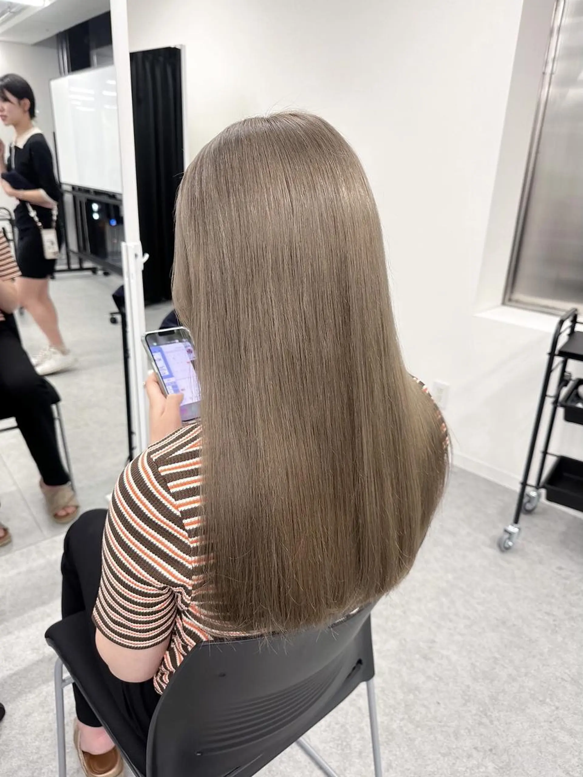 カラー ヘアカラー ヘアセット 柔らか透明感🕊 トレンドカラー❄️のヘアスタイル