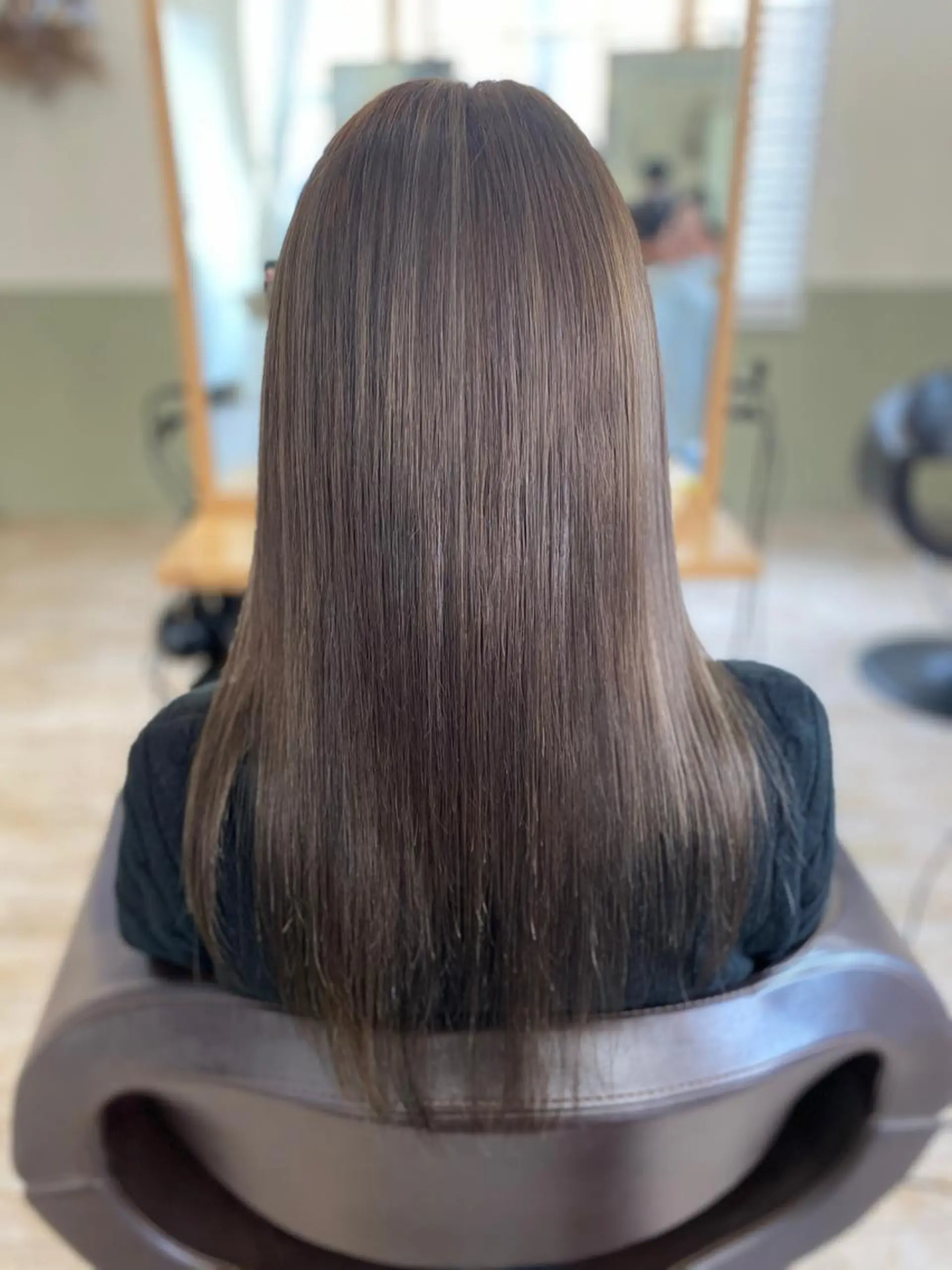 ロング カラー ベージュカラー ブリーチ 透明感カラー シルバー シルバーベージュ ヘアカラー トリートメント Cuore 清尾 浩昭のヘアスタイル