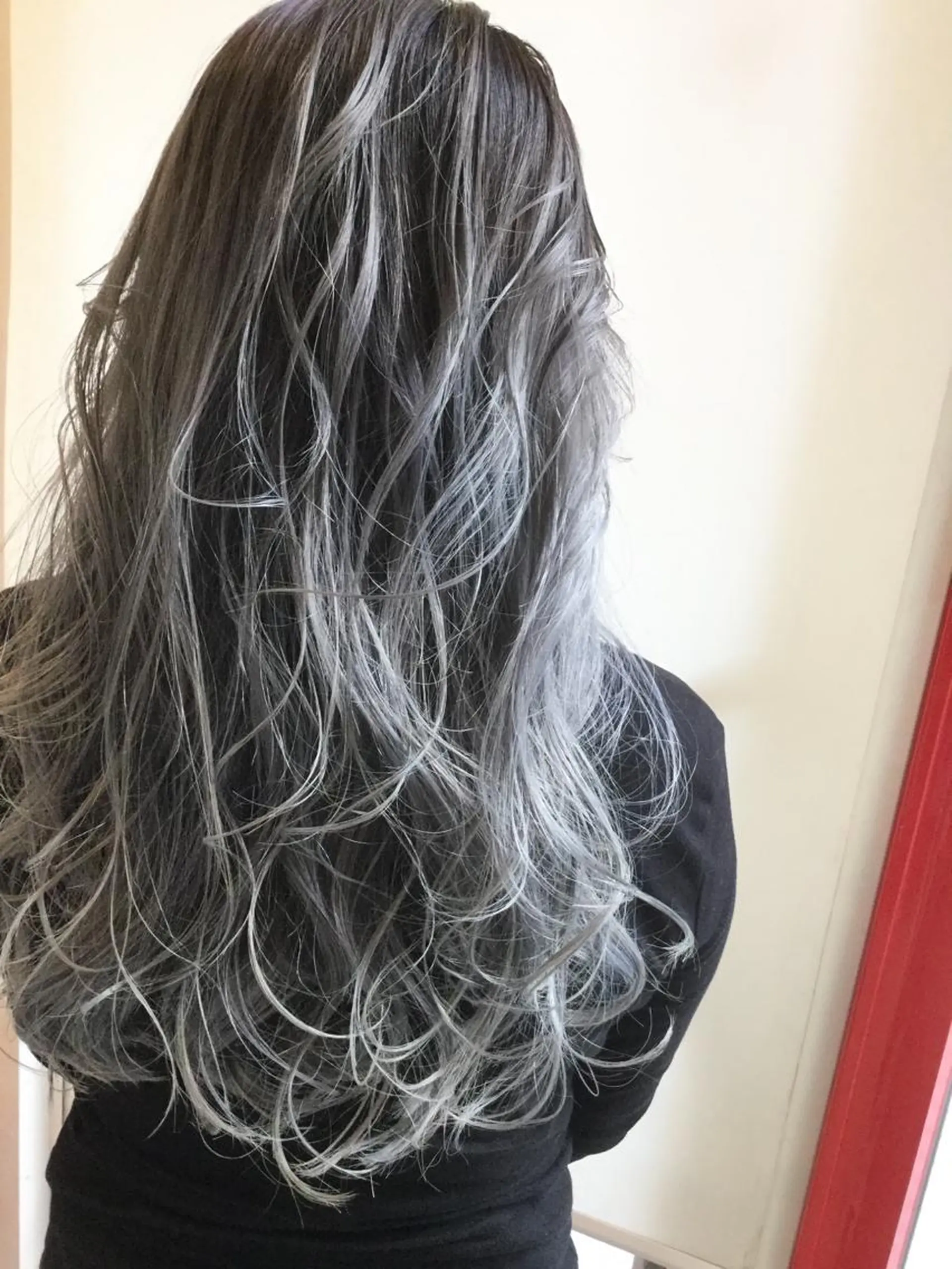 ロング カラー ブリーチ ヘアカラー 加藤 直樹のヘアスタイル