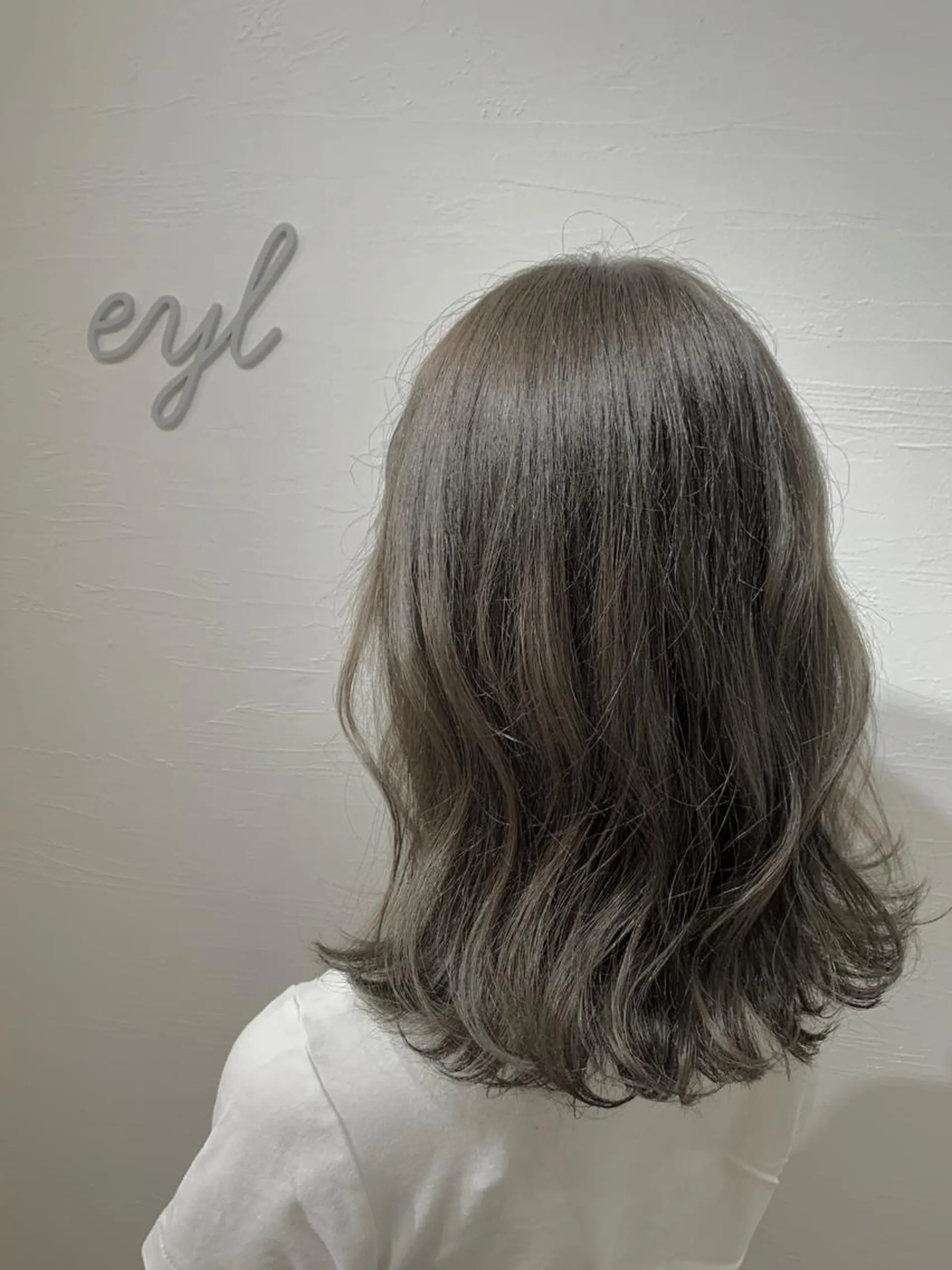 ミディアム カラー アディクシーカラー ブリーチ ブルーカラー エドルカラー グレージュ カット ヘアカラー トリートメント eyl〜エイル〜所属・💎赤み消しカラー 特化型デザイナー💎のヘアスタイル