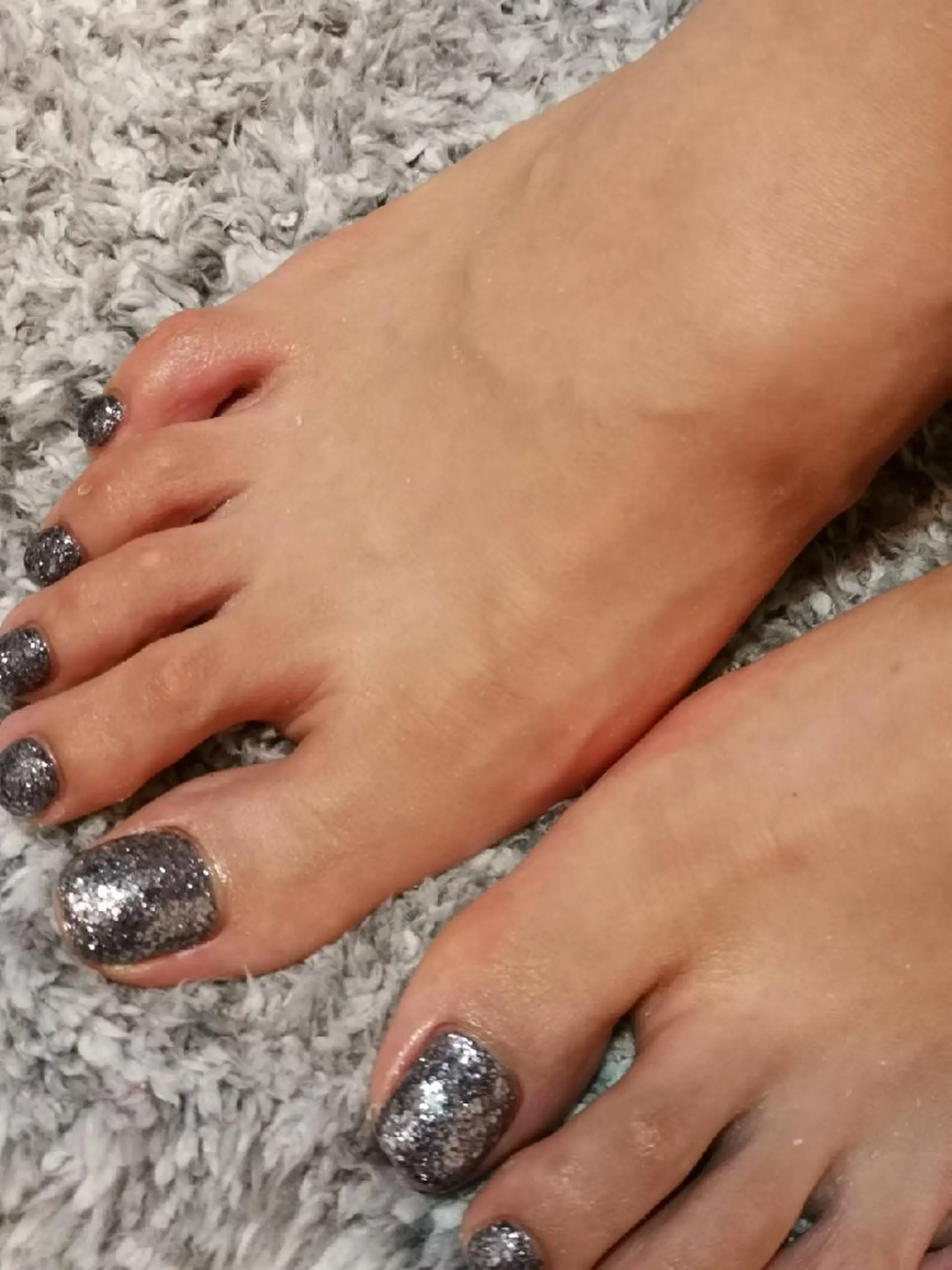 ネイル ホログラムネイル フットネイル 人気エリア💖完全個室【ルリエ】所属・ネイルサロン Lelienルリエのネイルデザイン