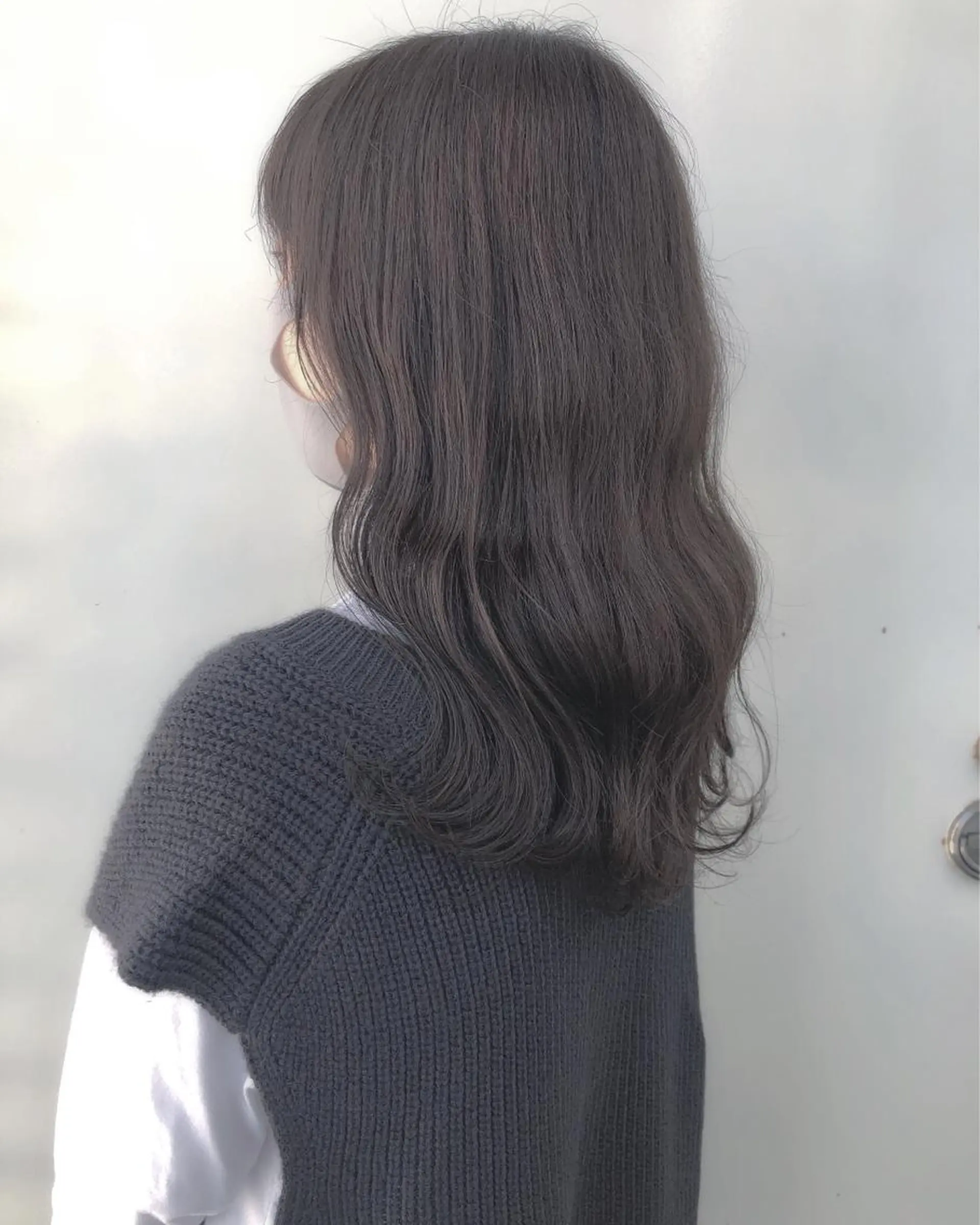 セミロング カラー ベージュカラー ブリーチ ブリーチなしカラー カット ヘアカラー トリートメント 韓国🇰🇷レイヤー 映える顔周り🩷のヘアスタイル