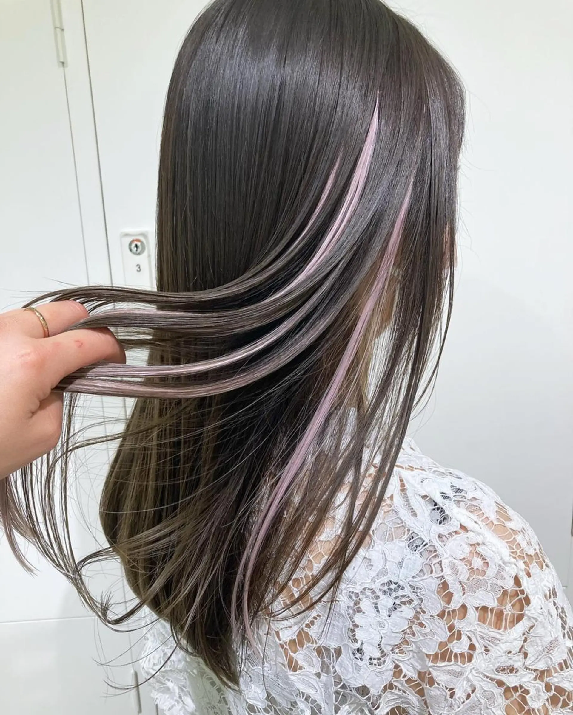 ミディアム カラー ヘアアレンジ ベージュカラー ブリーチ イヤリングカラー ハイライトカラー インナーカラー 韓国/髪質改善💘 櫻井かれんのヘアスタイル