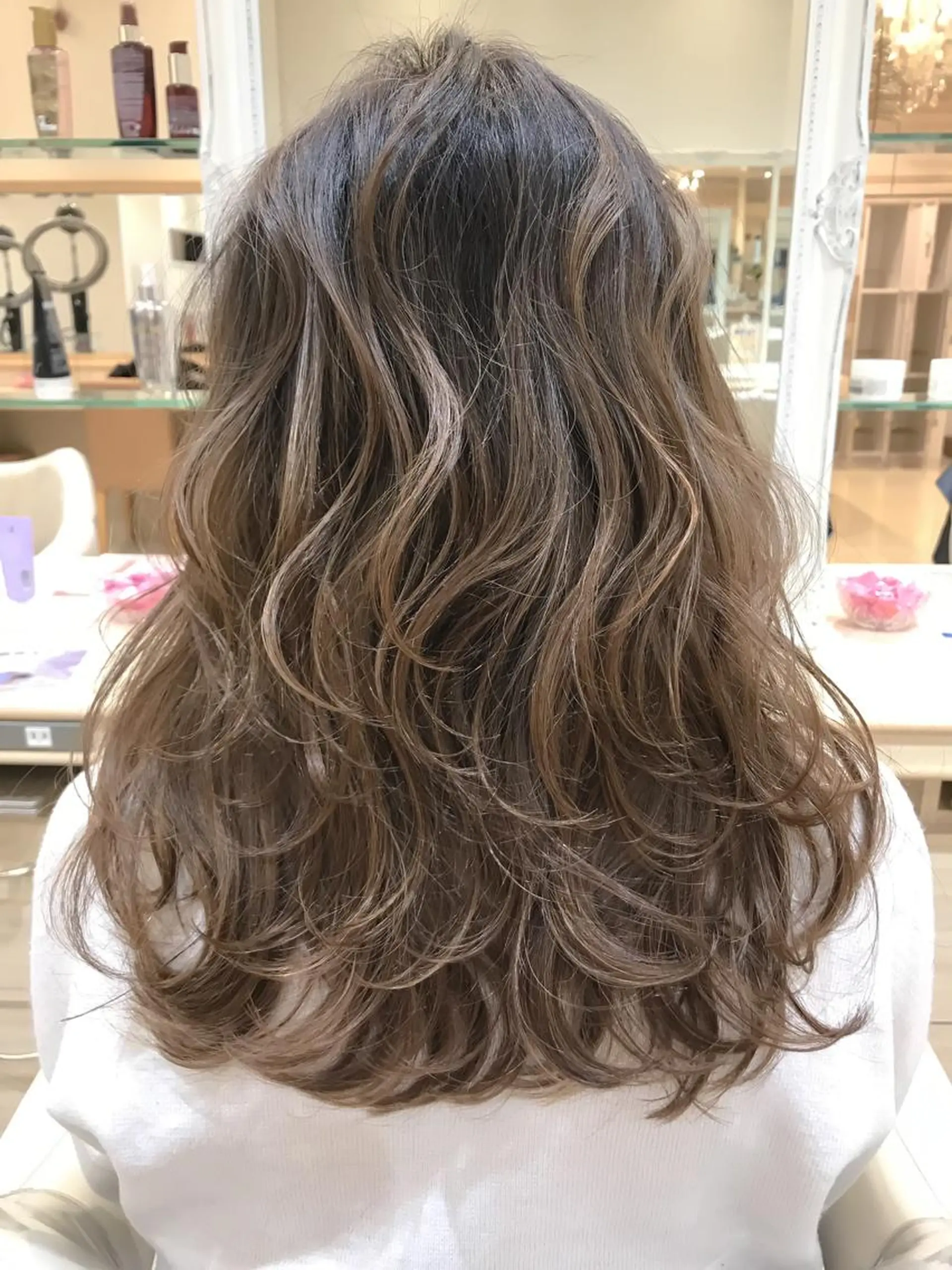 ミディアム カラー ハイライトカラー 外国人風カラー ハイライト 内田 敦士のヘアスタイル