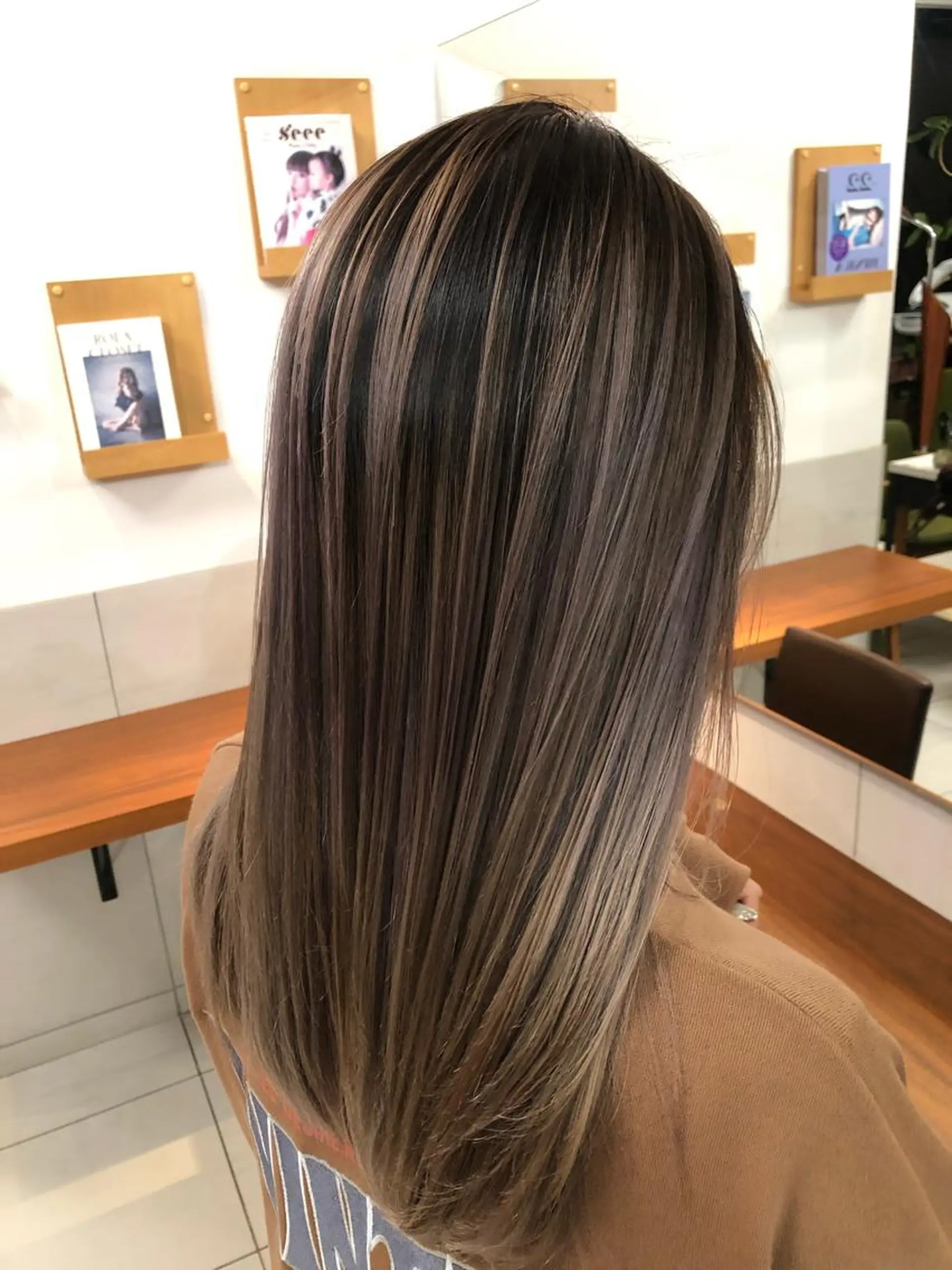 ロング ハイライト レイヤーカット カット ヘアカラー ハイライトバレイヤー ジュ＆縮毛矯正✨櫻野のヘアスタイル