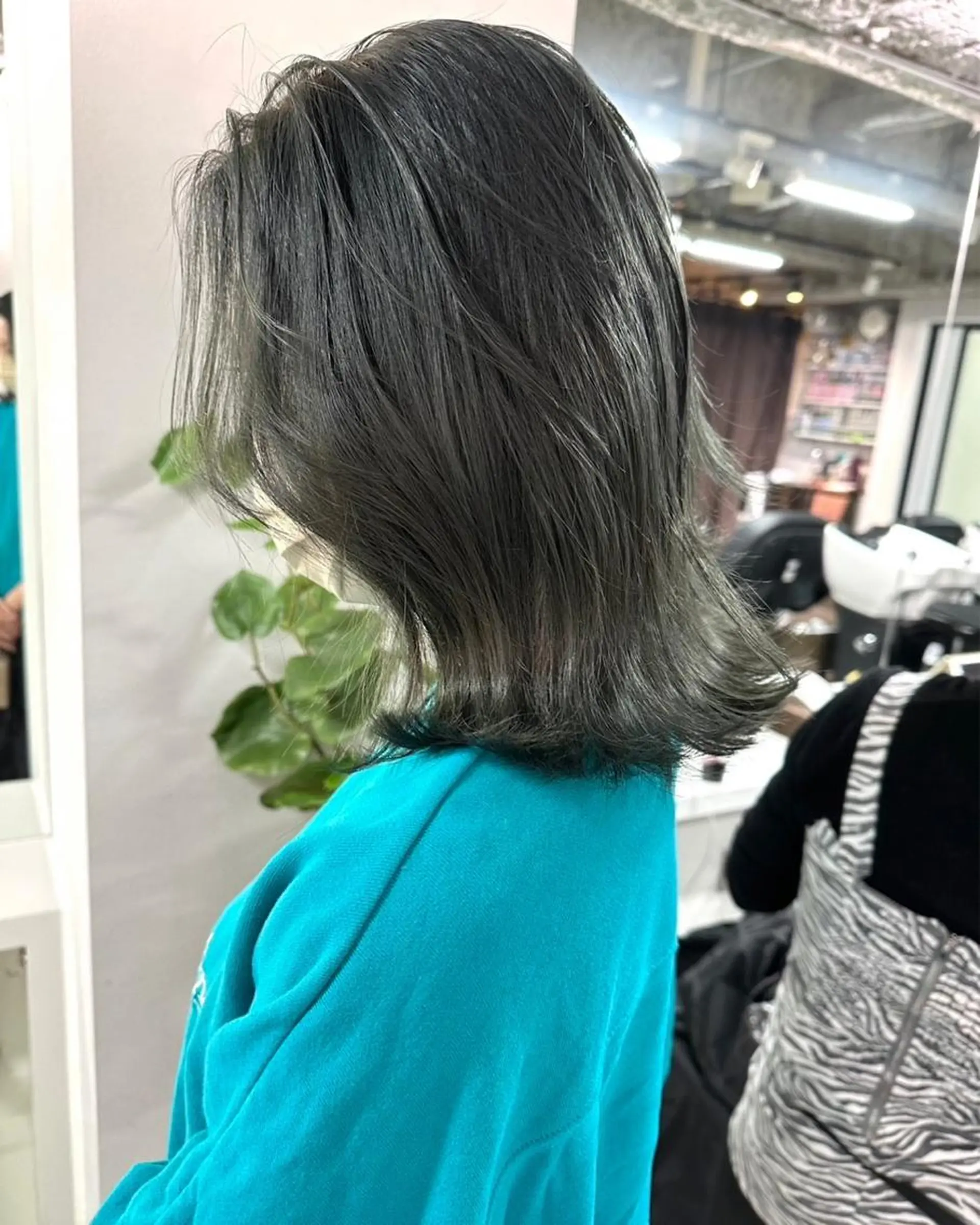 ミディアム カラー ミディアムパーマ アディクシーカラー バレイヤージュ ベージュカラー ブリーチ カット ヘアカラー トリートメント 髪質改善・艶髪特化 木村侑平のヘアスタイル