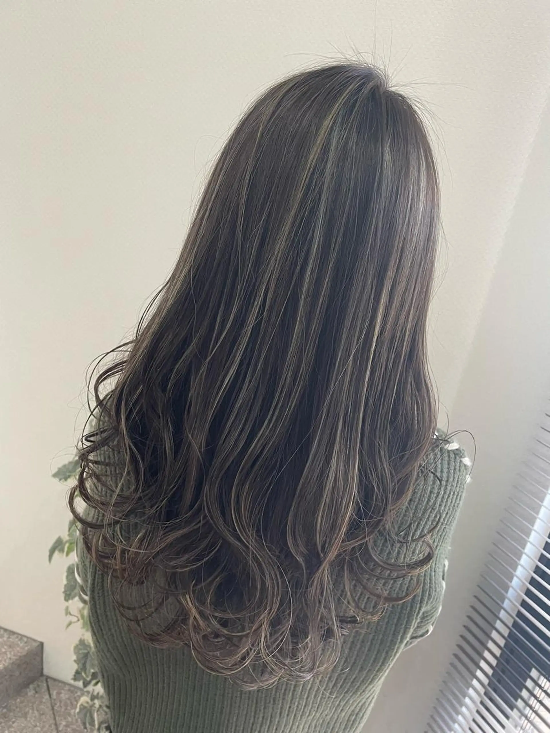 ロング アッシュ 白髪ぼかし ハイライト専門/大嶋のヘアスタイル