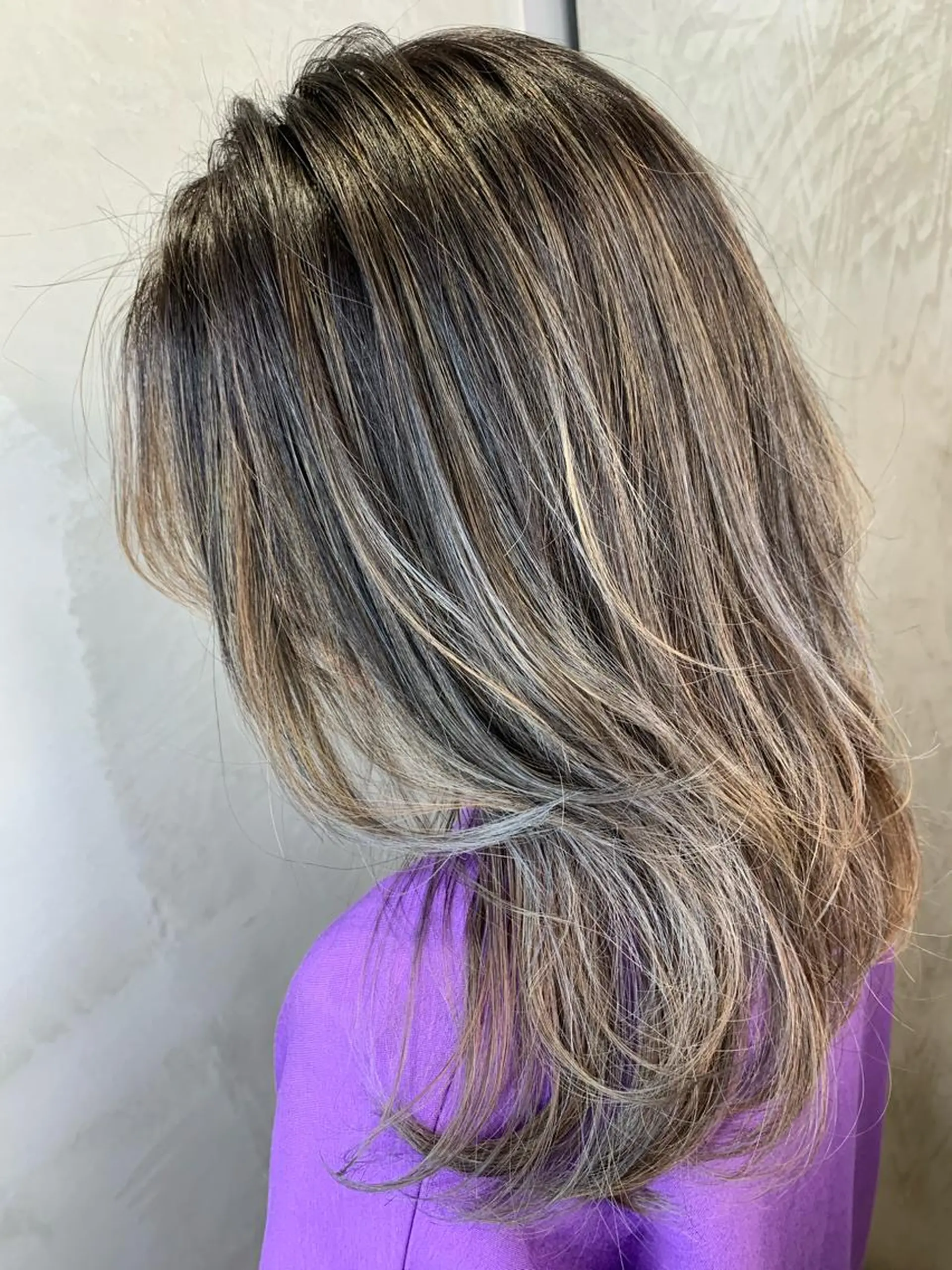 セミロング ハイライト レイヤーカット 佐藤/本物志向の 髪質改善サロンのヘアスタイル