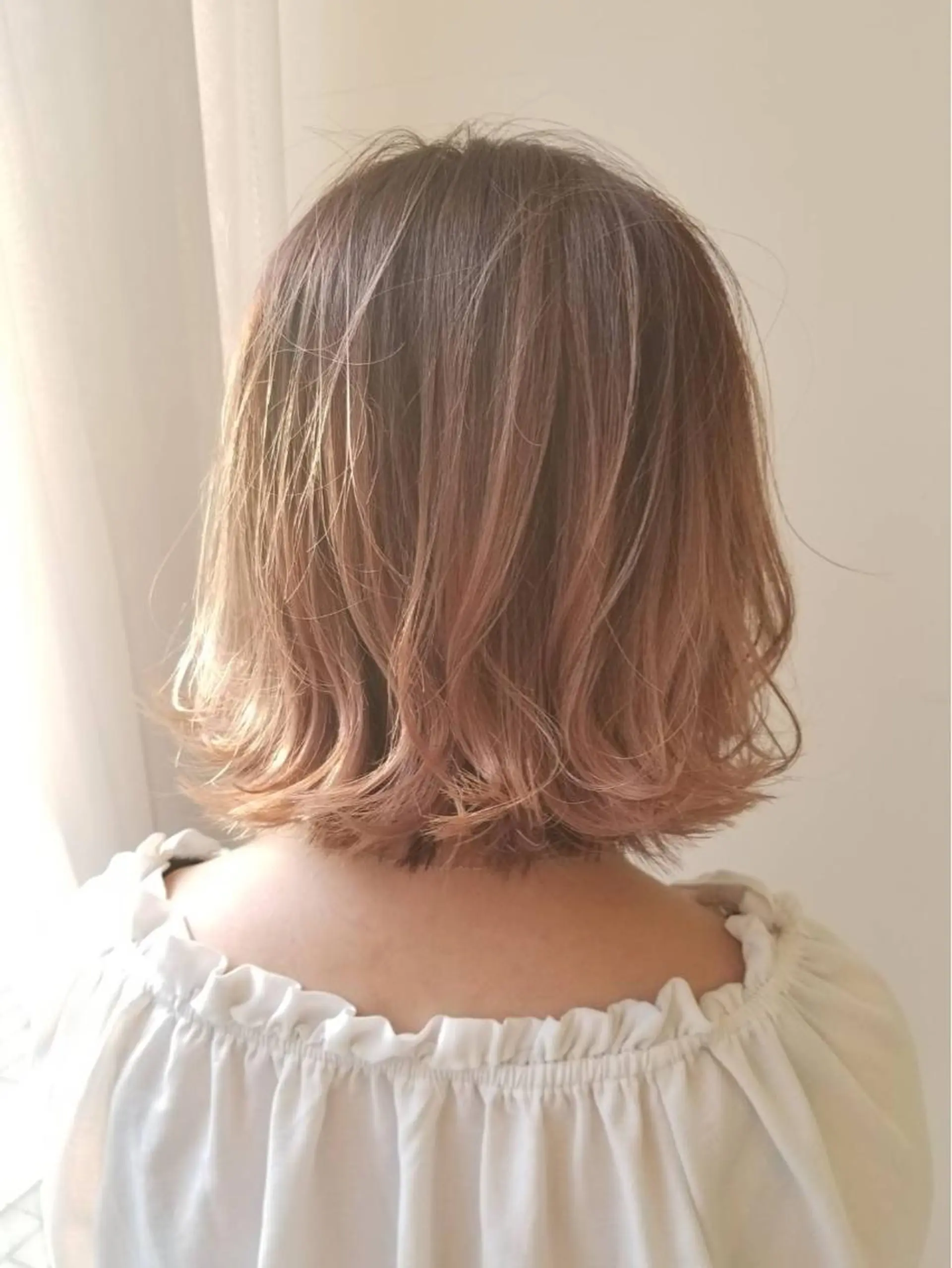 ミディアム カラー ブリーチ 透明感カラー グラデーションカラー ボブ 川越 輝梨奈のヘアスタイル