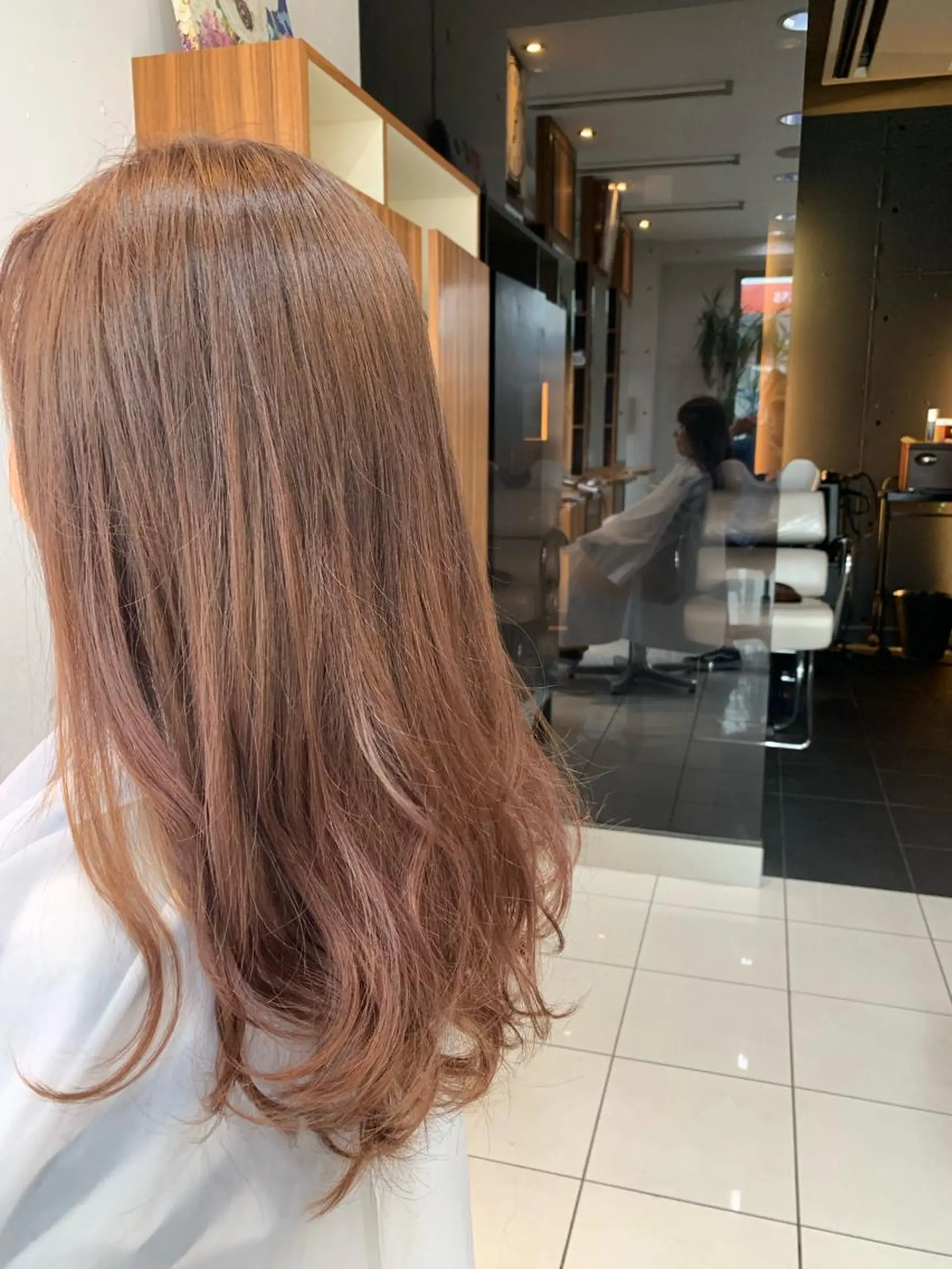 セミロング カラー 白髪ぼかしハイライト 柳川拓哉のヘアスタイル