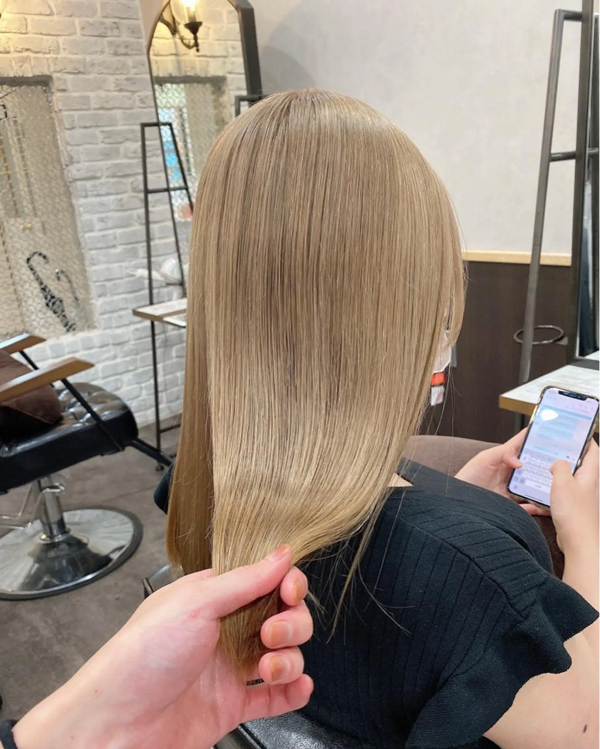 ロング カラー ベージュカラー ミルクティーベージュ ヘアカラー トリートメント 🌿ガクト 🌿艶髪透明感のヘアスタイル