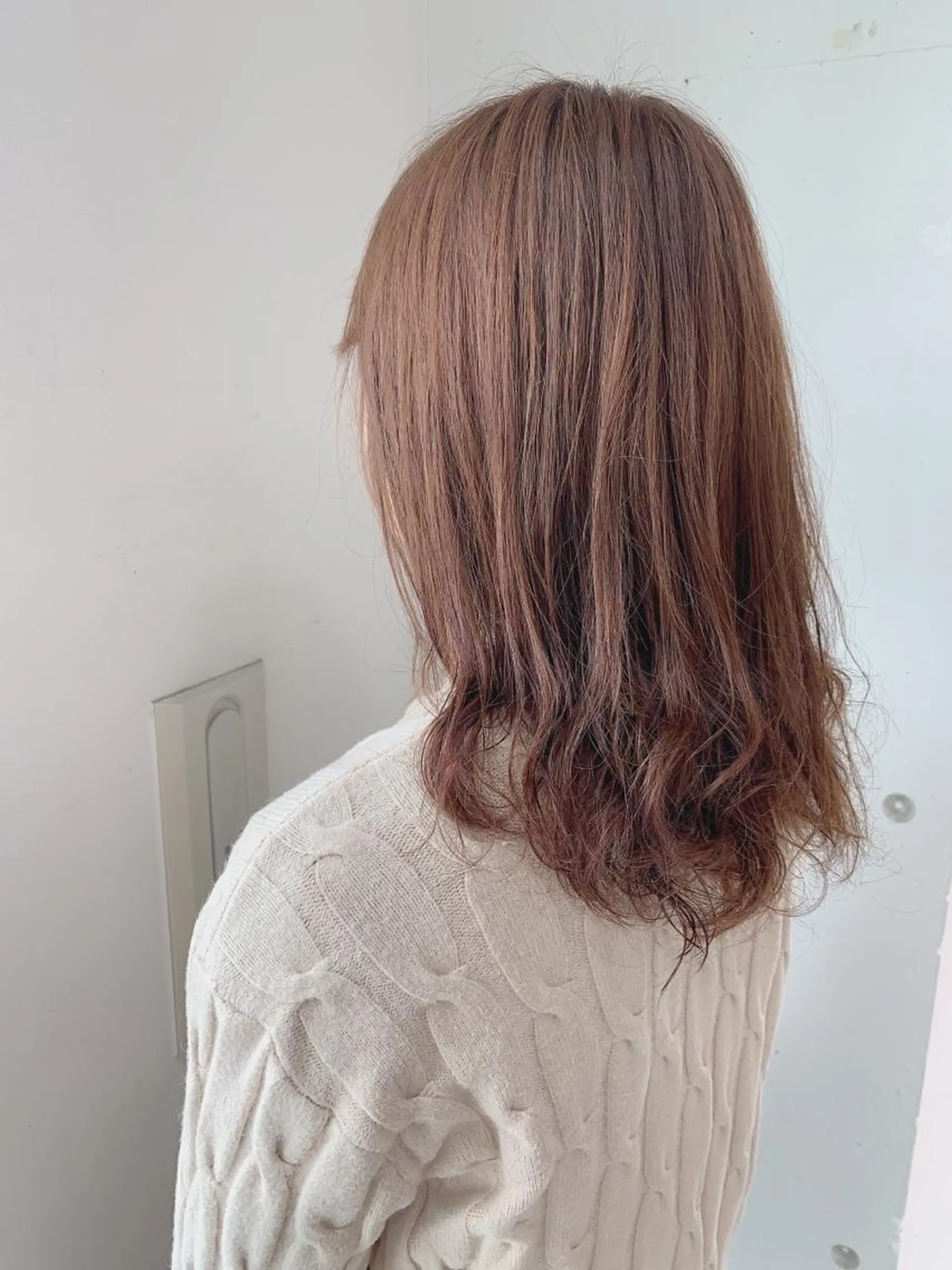 セミロング カラー 白髪ぼかしハイライト 柳川拓哉のヘアスタイル