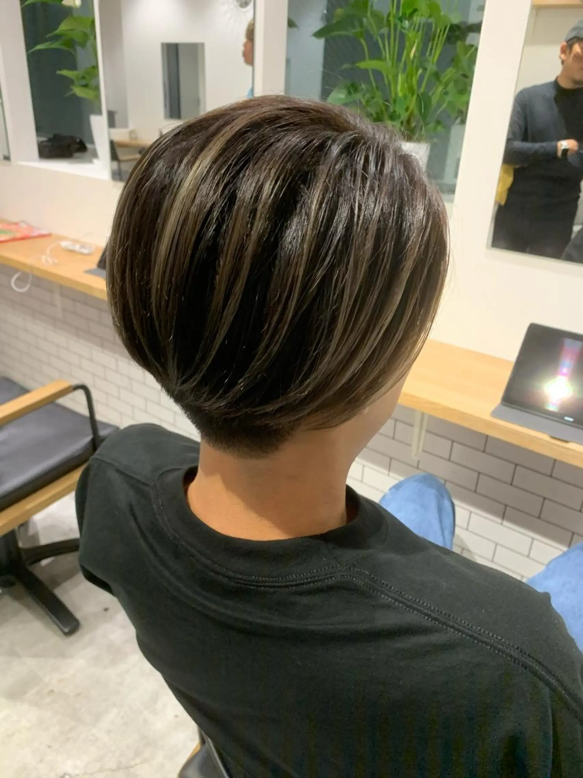 ショート レイヤーカット ヘアカラー Selene hair OSAKAのヘアスタイル