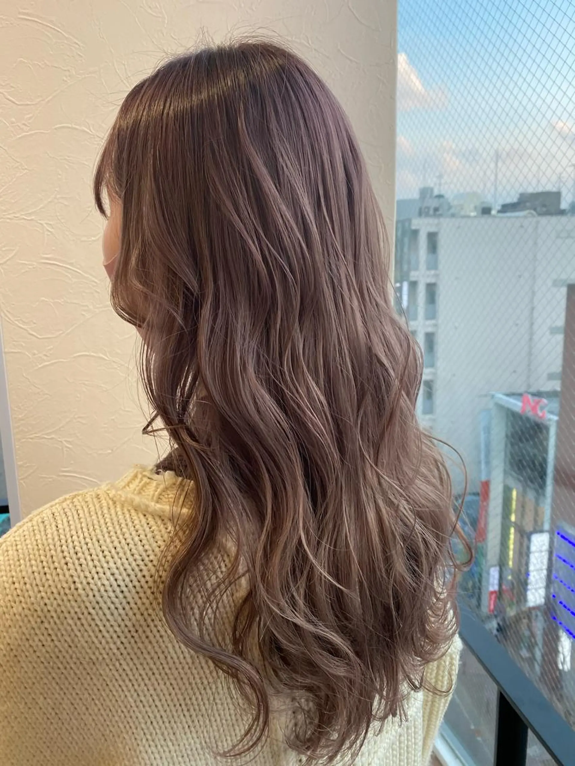 セミロング カラー ブリーチ 韓国ヘア顔周りカット 艶髪ベージュtamaのヘアスタイル