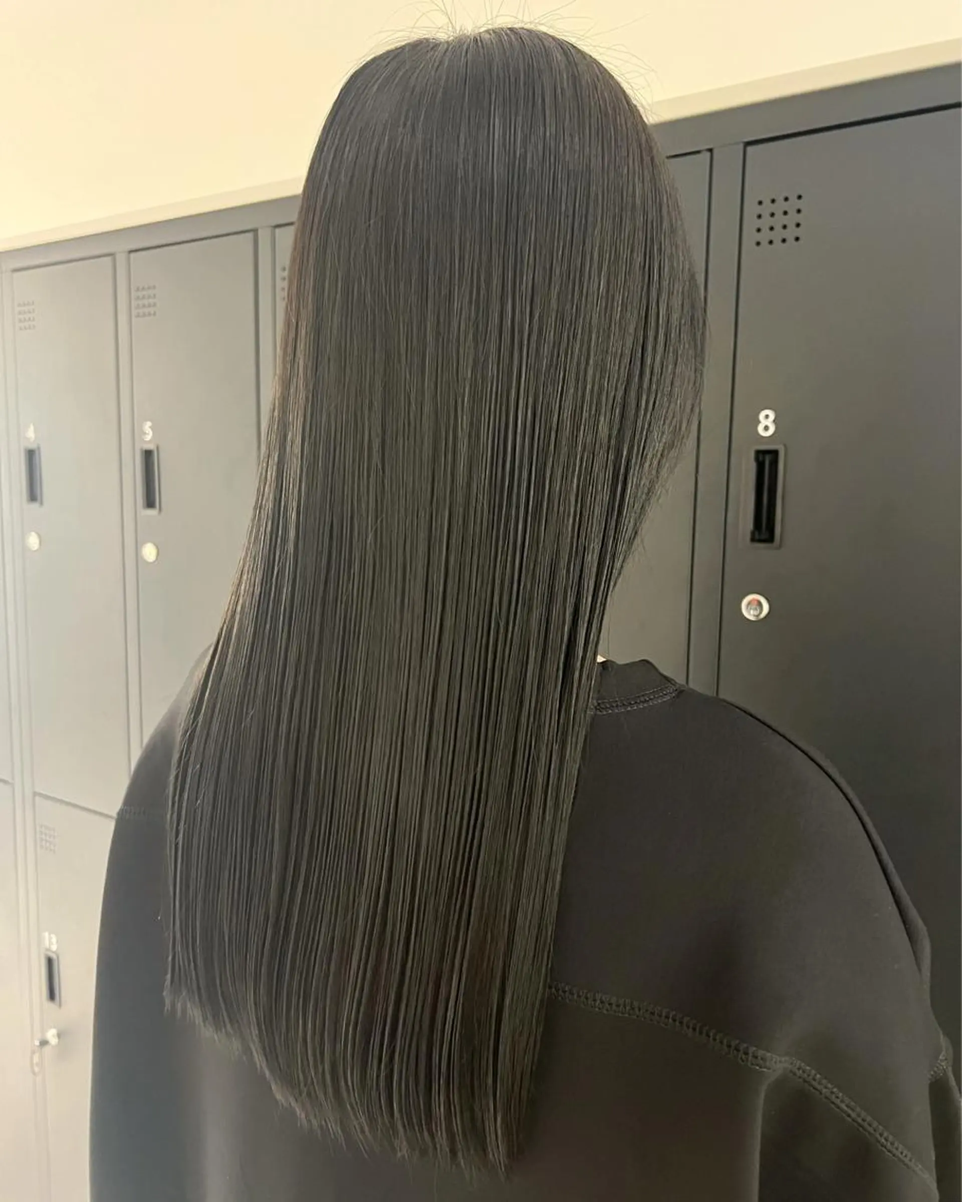 ロング カラー ヘアアレンジ ダークグレー ダークグレージュ グレージュ 暗髪カラー🫐パーマ おくだりんかのヘアスタイル