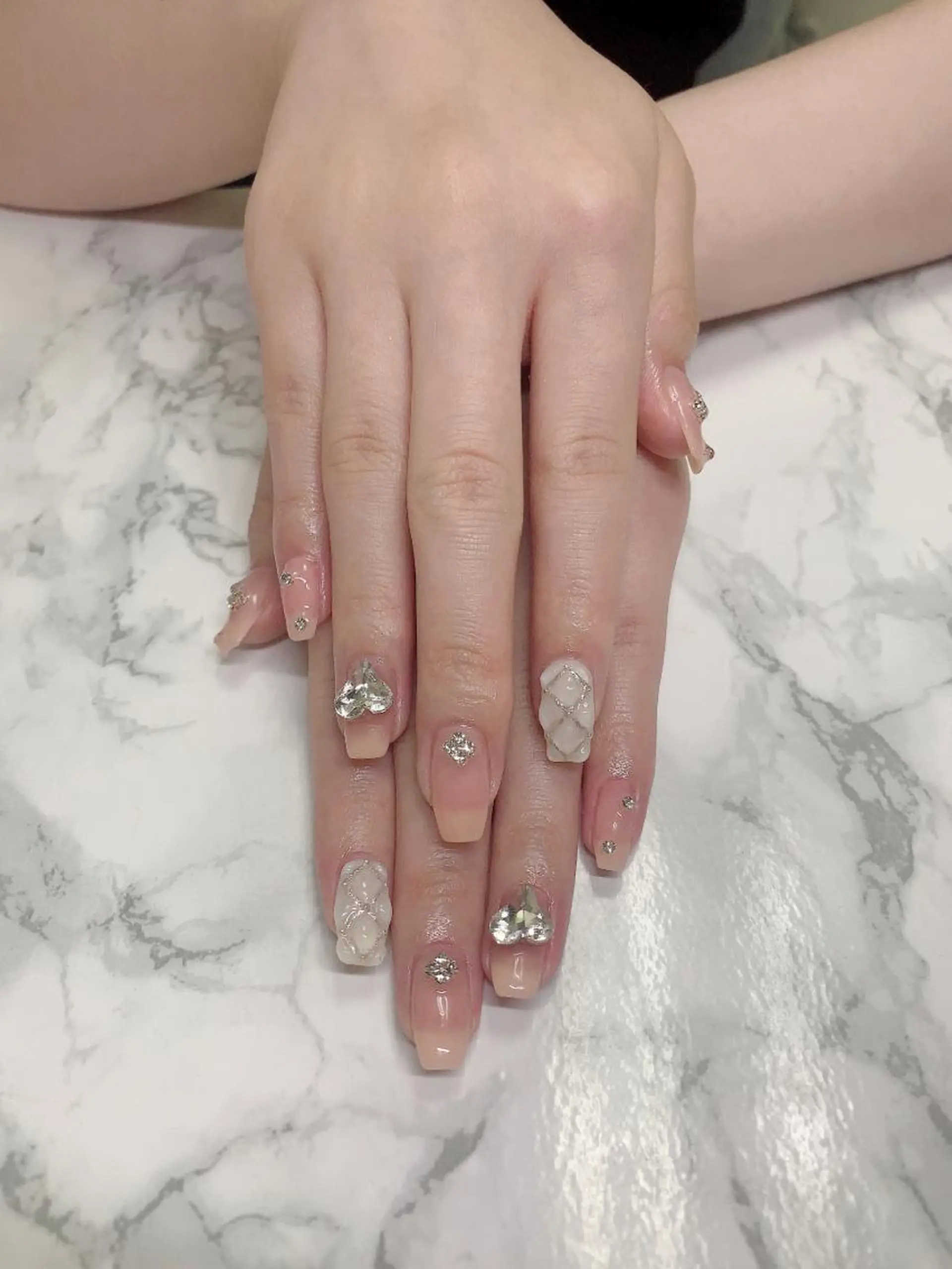 ネイル はな💎ネイル ワンホン、長さ出しのネイルデザイン