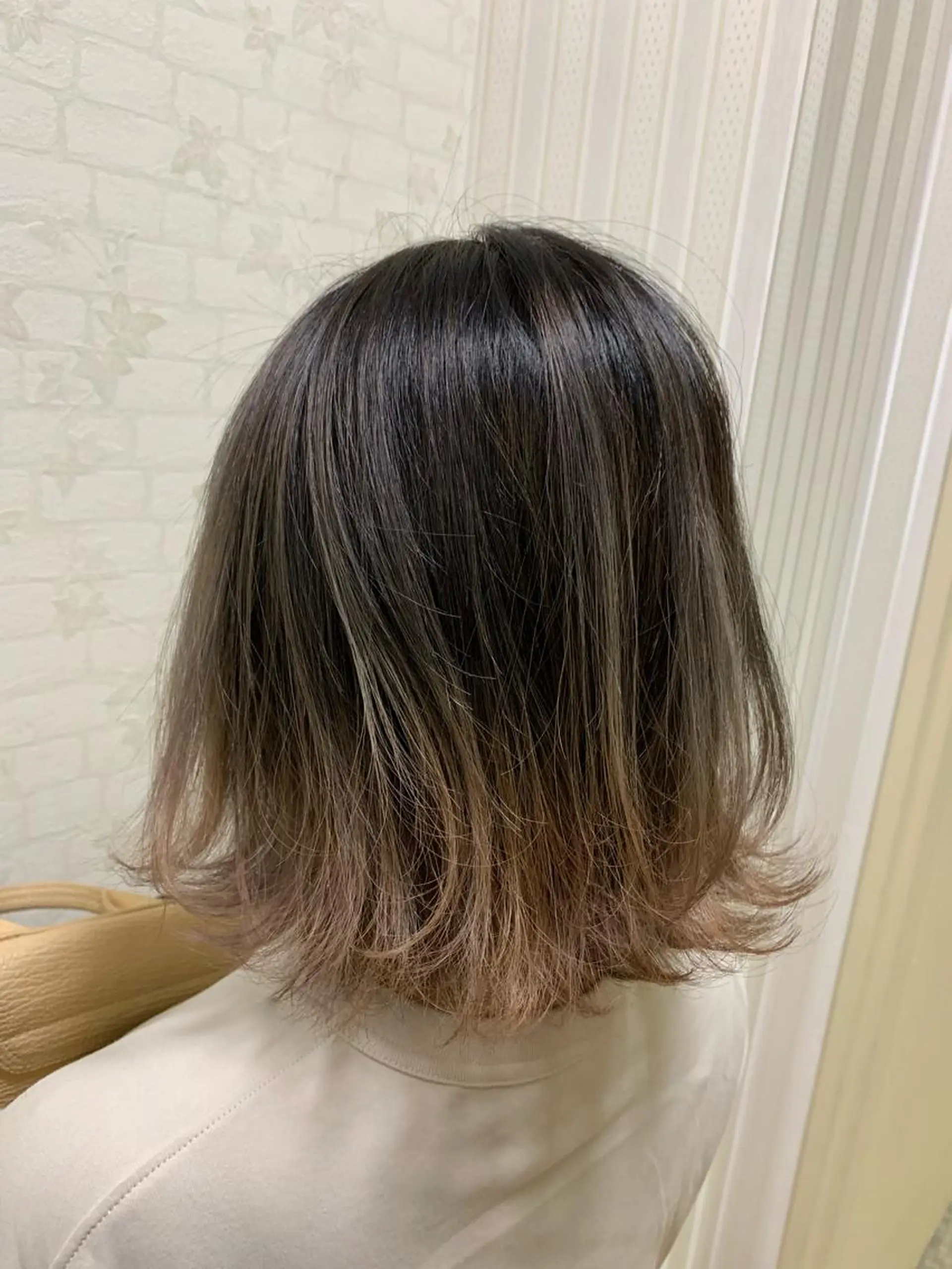 ミディアム レイヤーカット ヘアカラー Selene hair OSAKAのヘアスタイル