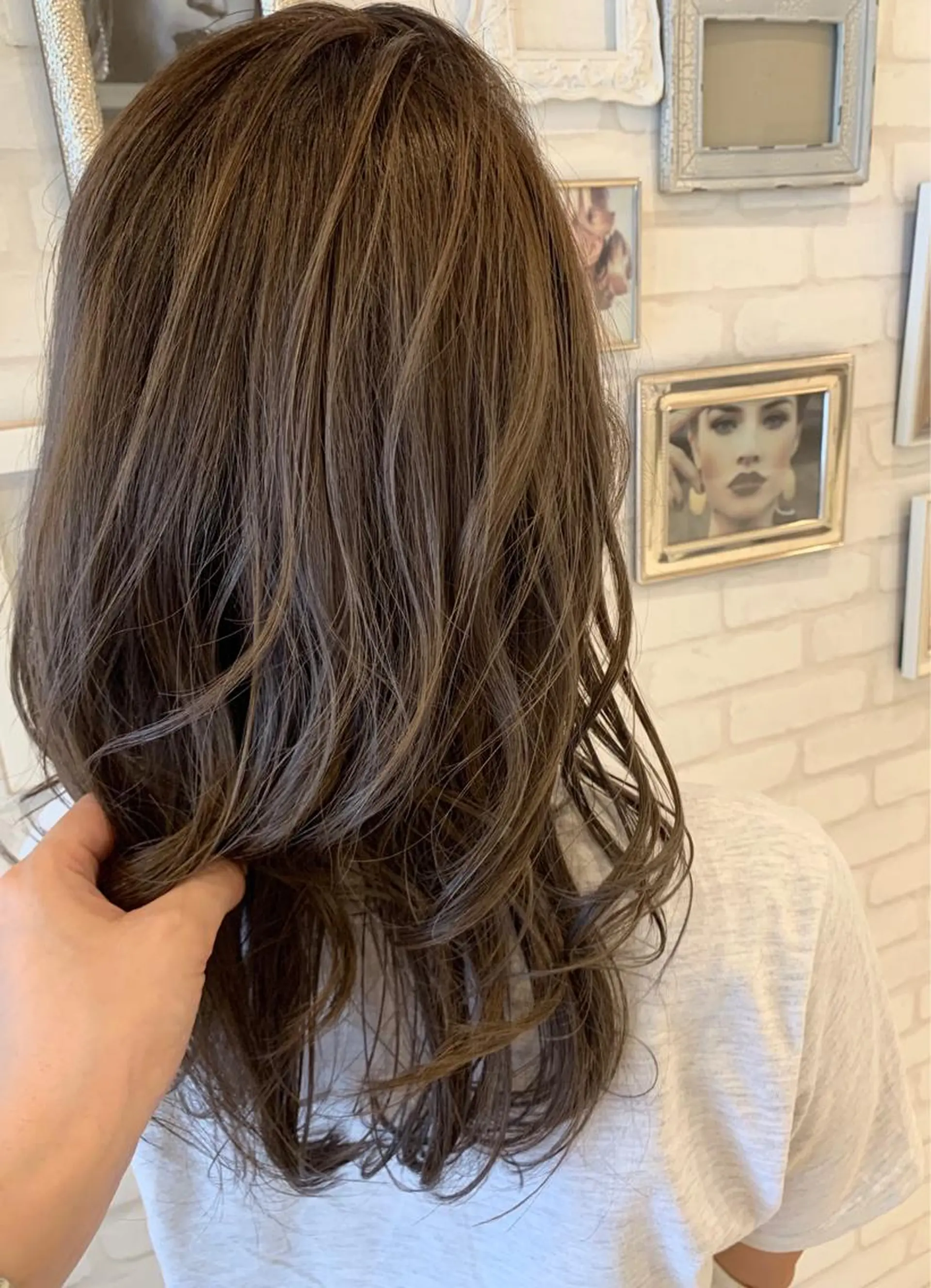 セミロング カラー ブリーチ グレージュ ハイライトカラー シルバー シルバーグレージュ Gain所属・Gain Nanamiのエステ・リラクイメージ