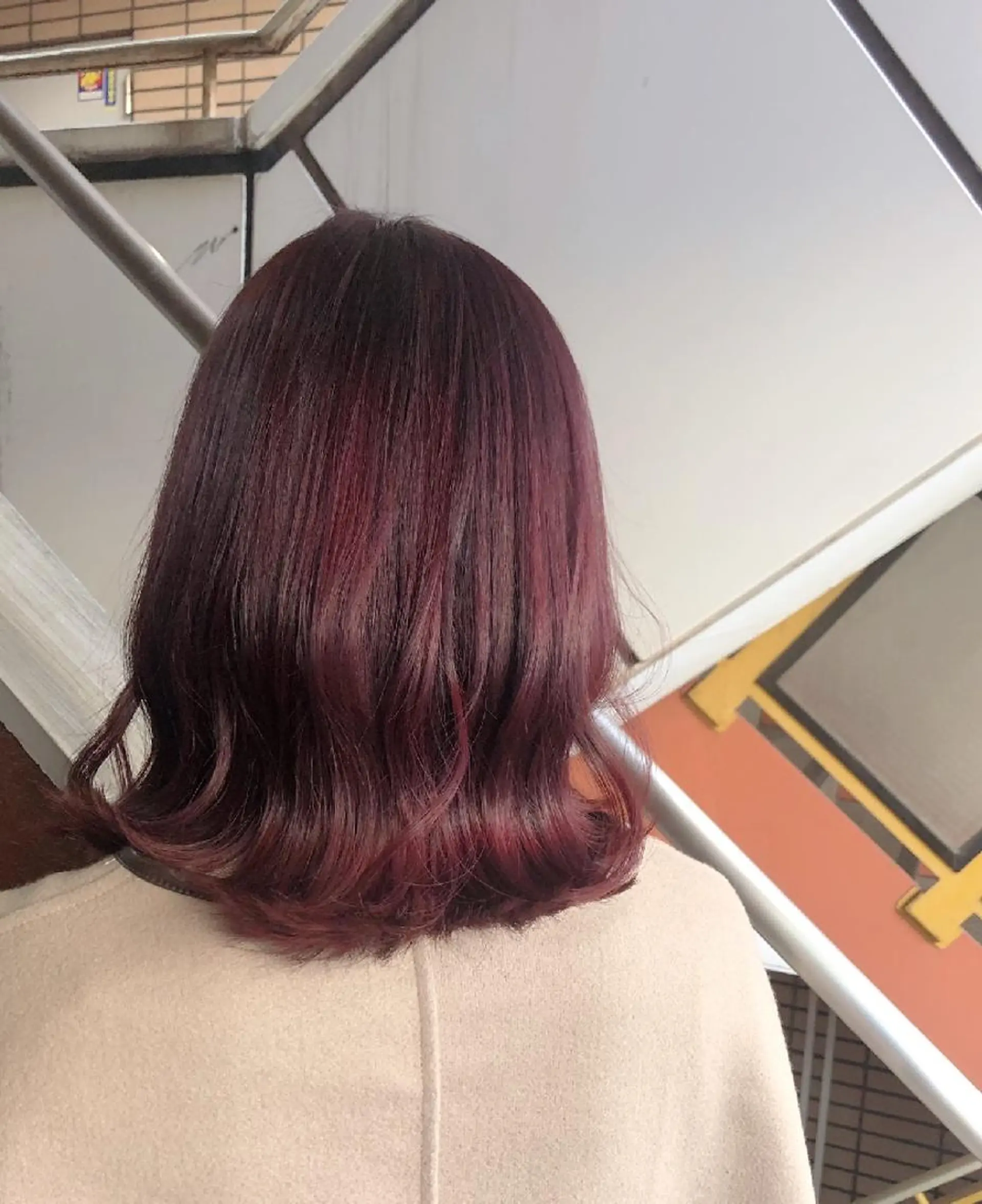 ショート カラー ヘアアレンジ ボルドーカラー レッドカラー 髪質改善 外ハネヘア トリートメント カット ヘアカラー トリートメント Joshua / 素髪改善のヘアスタイル