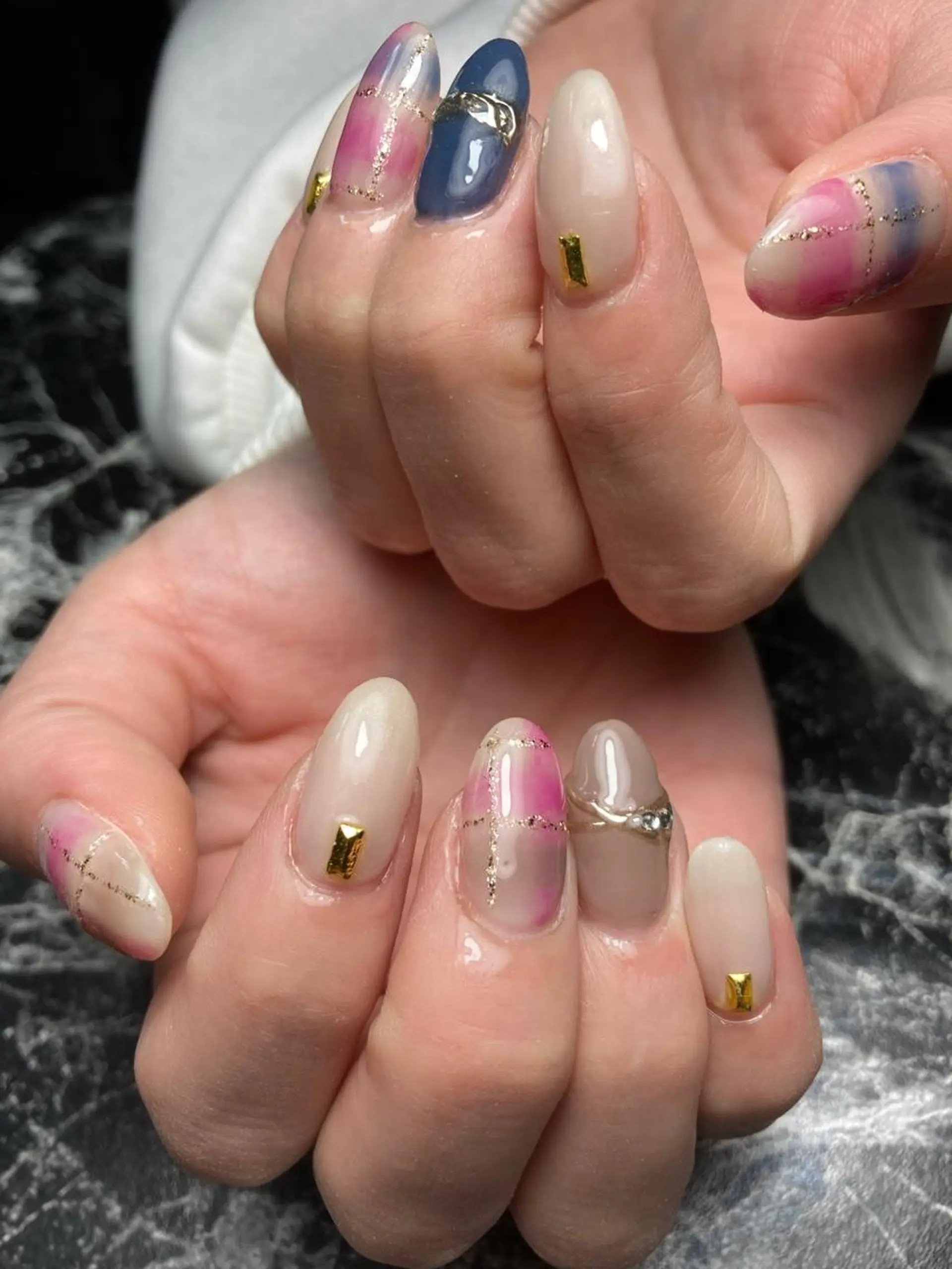 ミディアム ネイル ハンドネイル フットネイル ✴︎ Delightのネイルデザイン