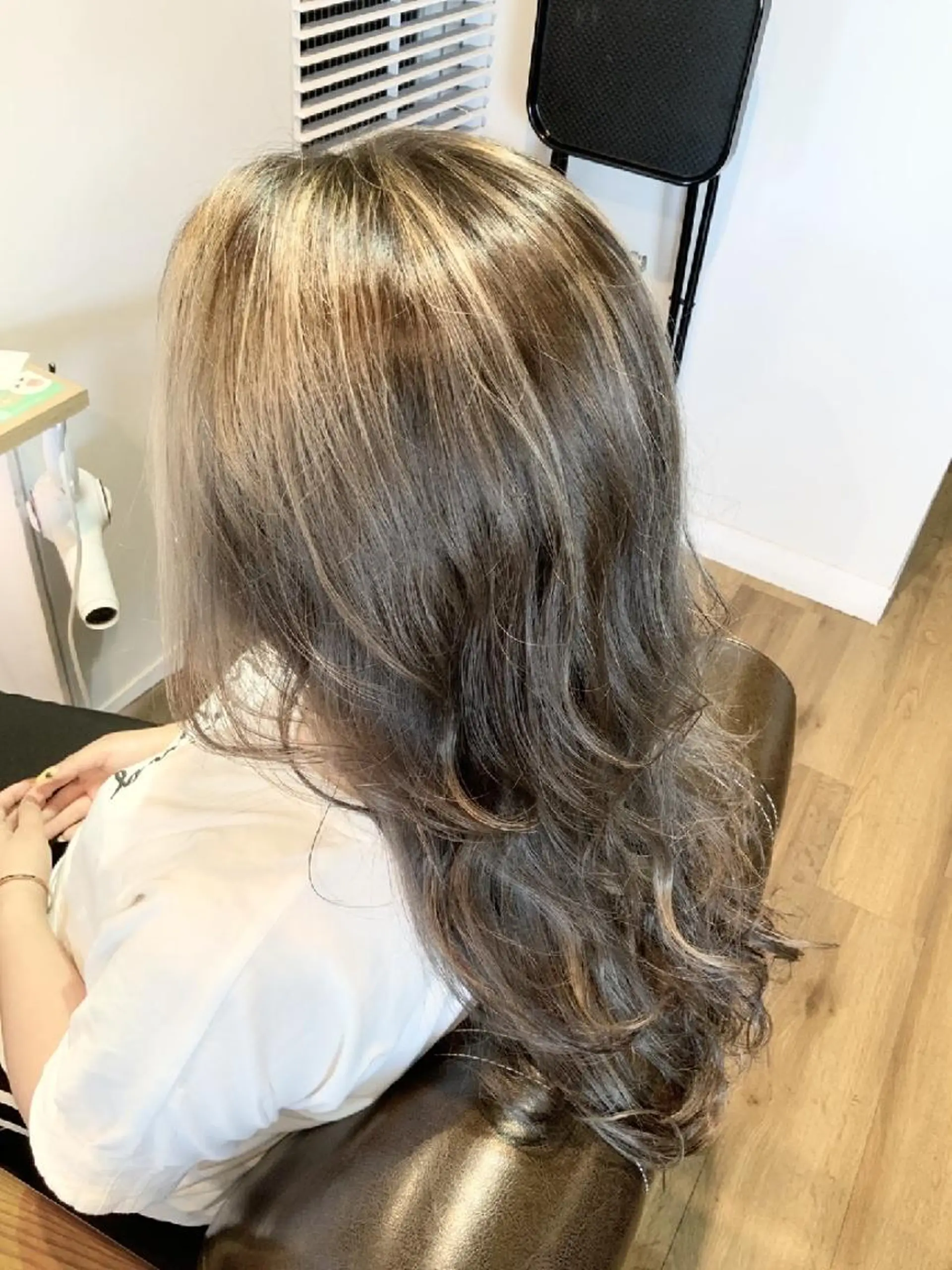 カラー ブリーチ ハイライトカラー ヘアカラー トリートメント 堀 望美のヘアスタイル