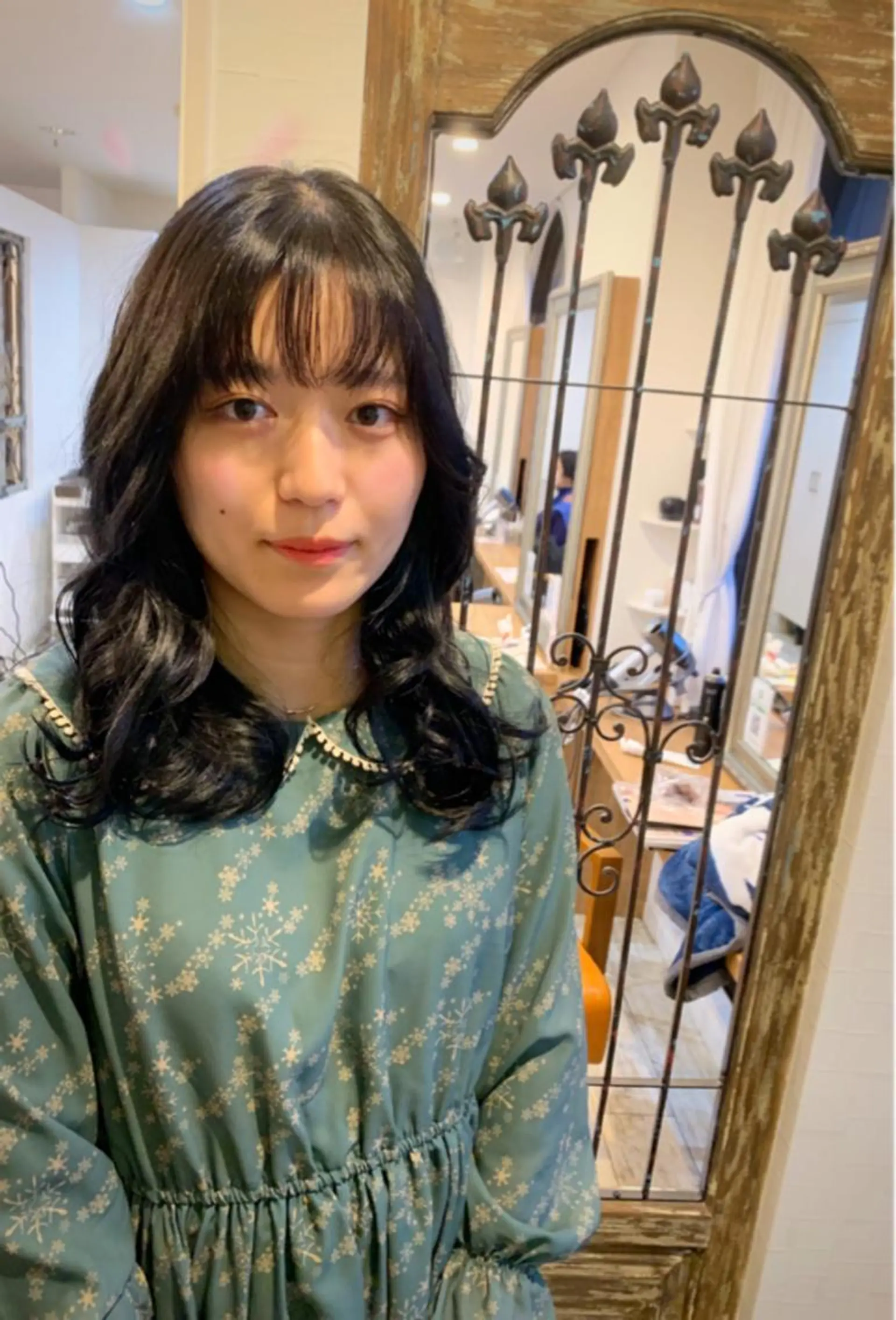 セミロング ナガサカ サチのヘアスタイル