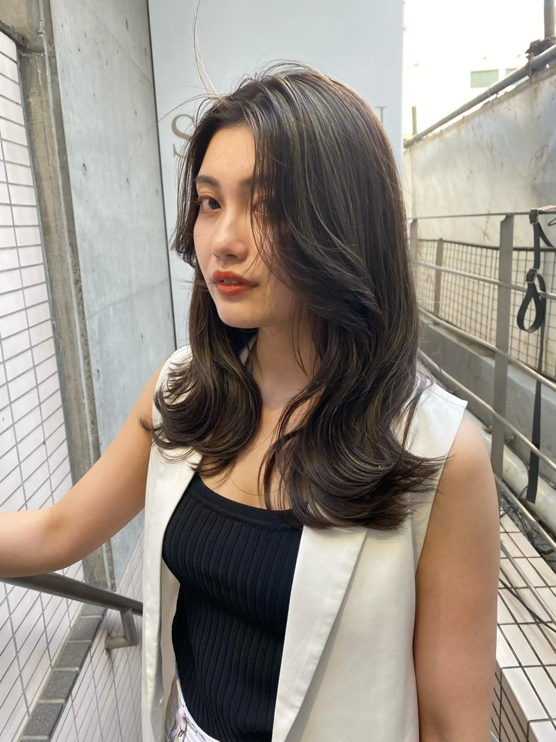 カラー ヘアアレンジ ネイル マツエク・マツパ アイブロウ 結婚式・ブライダル アッシュ アッシュブラウン バレイヤージュ ベージュカラー 韓国風×透明感カラー 髪質改善オタベシンヤのヘアスタイル