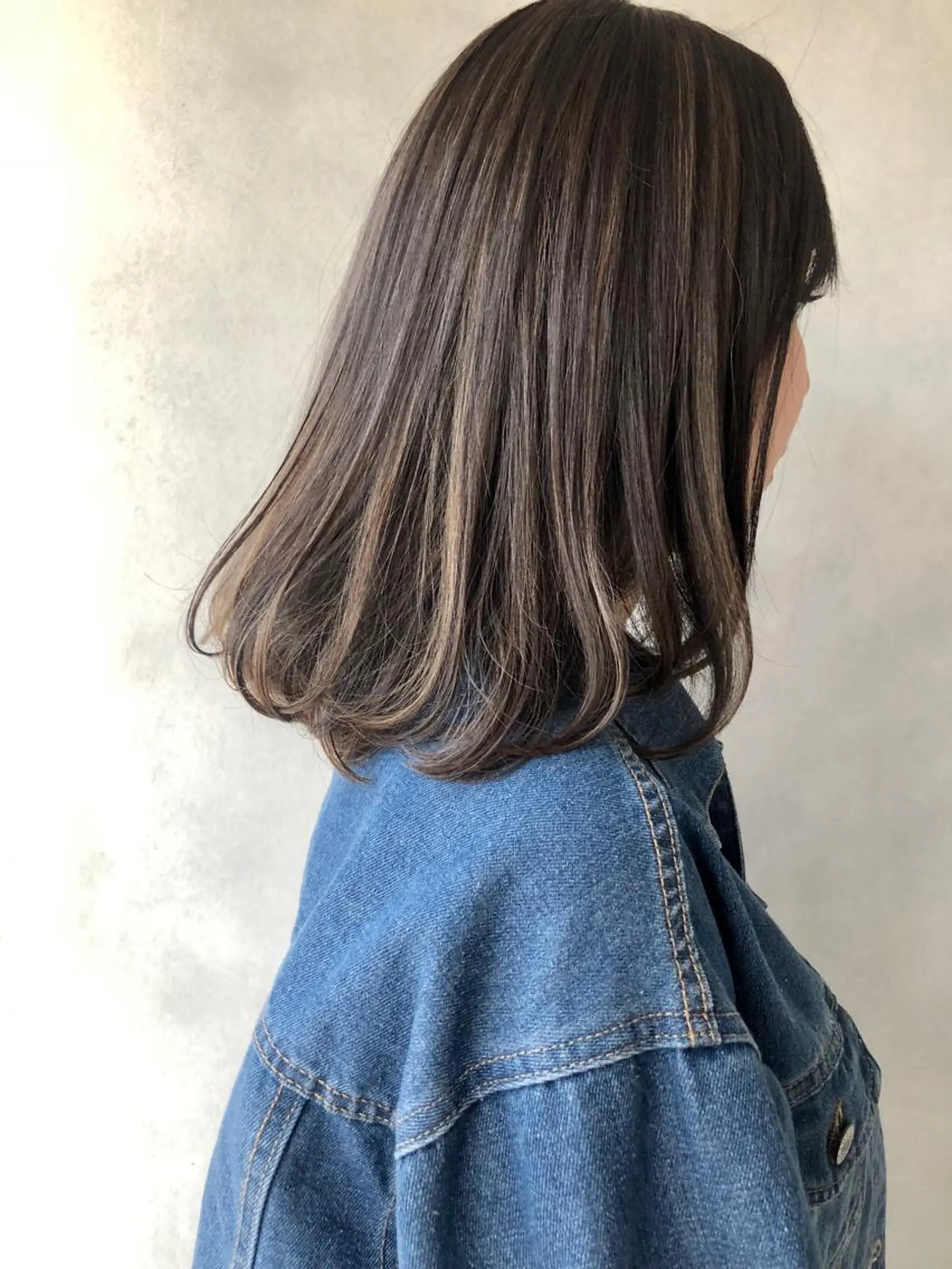 ミディアム 外国人風カラー ハイライト ヘアカラー トリートメント 小澤大輔 YOLO hairのヘアスタイル