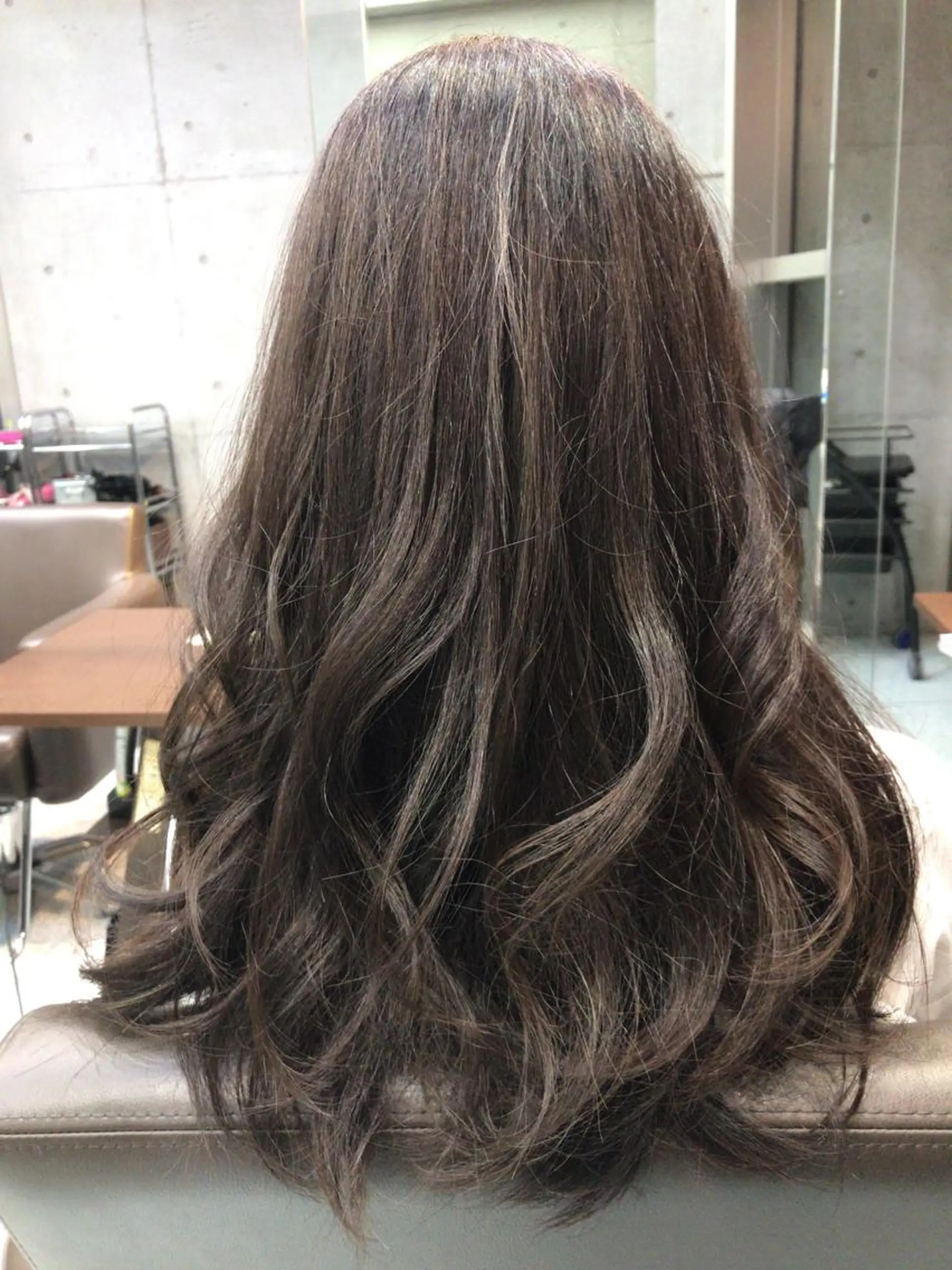 ロング カラー アッシュ アッシュグレー アッシュグレージュ 透明感カラー グレージュ 大栗 佑也  髪質改善のヘアスタイル