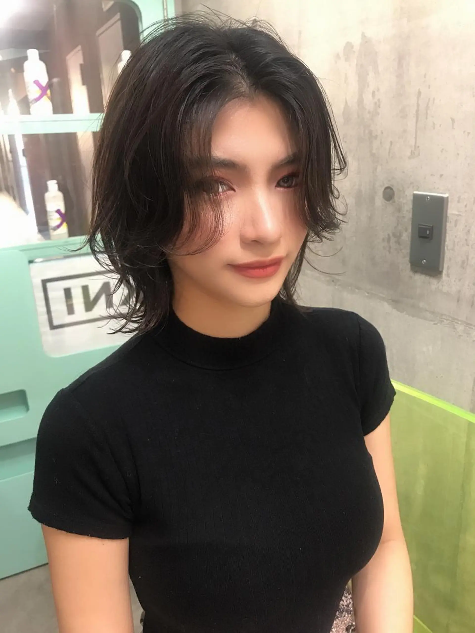 ミディアム レイヤーカット ウルフカット ウルフレイヤー ホワイト&レイヤーカ ットエクステ長畠俊輔のヘアスタイル