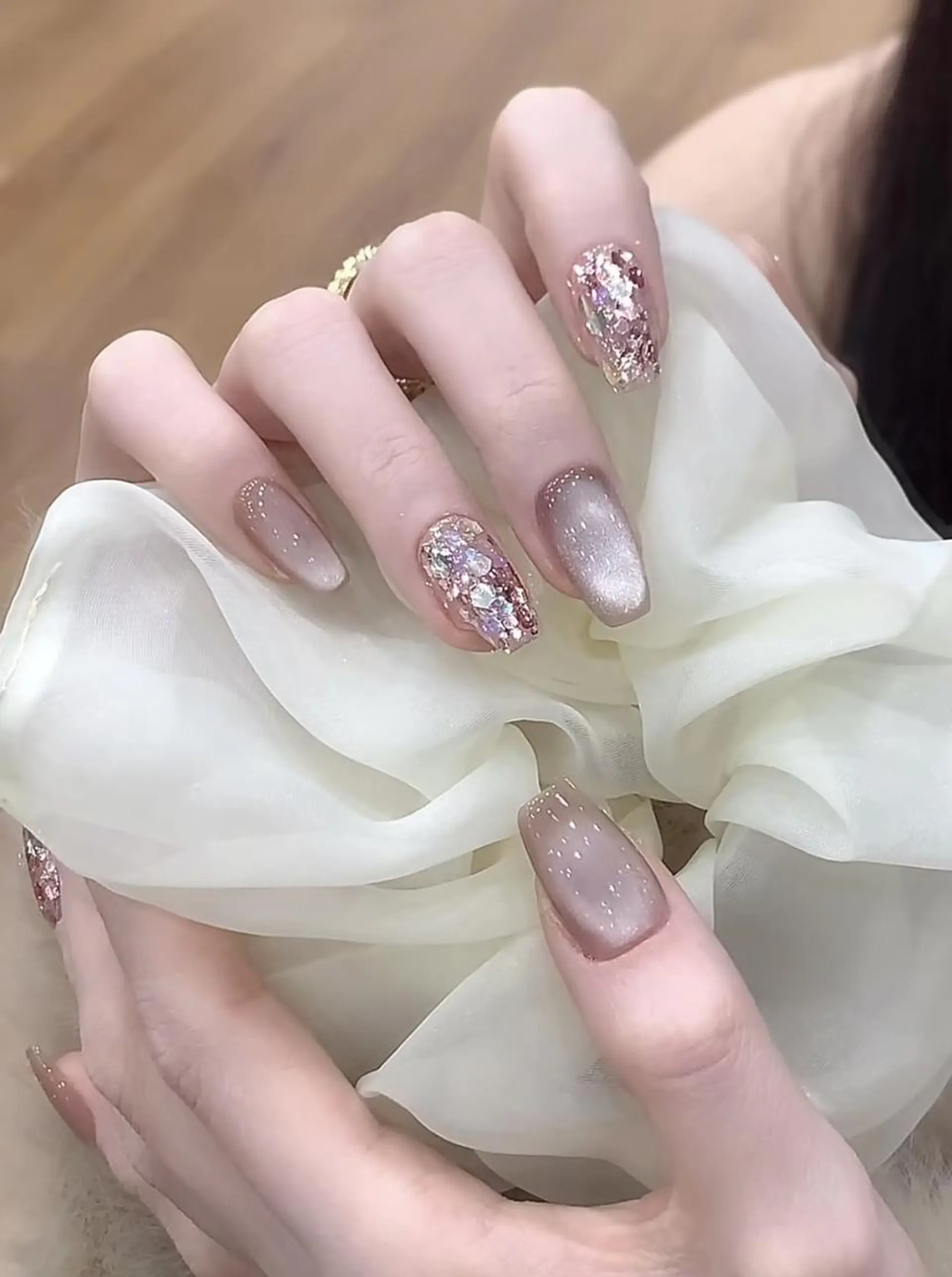 ネイル ホログラムネイル マグネットネイル Magique パリ 専門店🎀のネイルデザイン