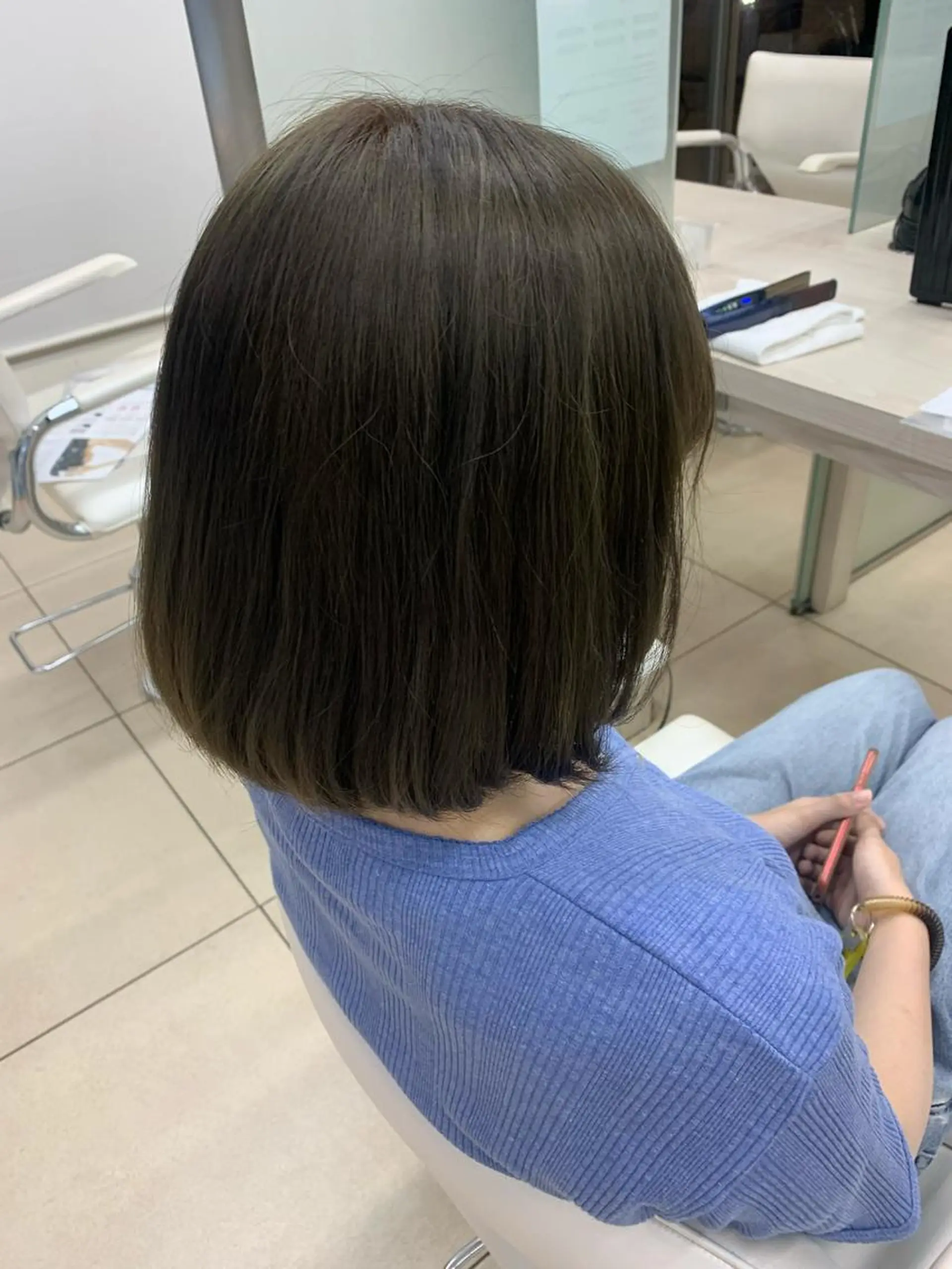 ミディアム カラー ベージュカラー 透明感カラー ハイトーンカラー オリーブベージュ オリーブカラー ✂︎✂︎レディースの メンズカット屋さんのヘアスタイル