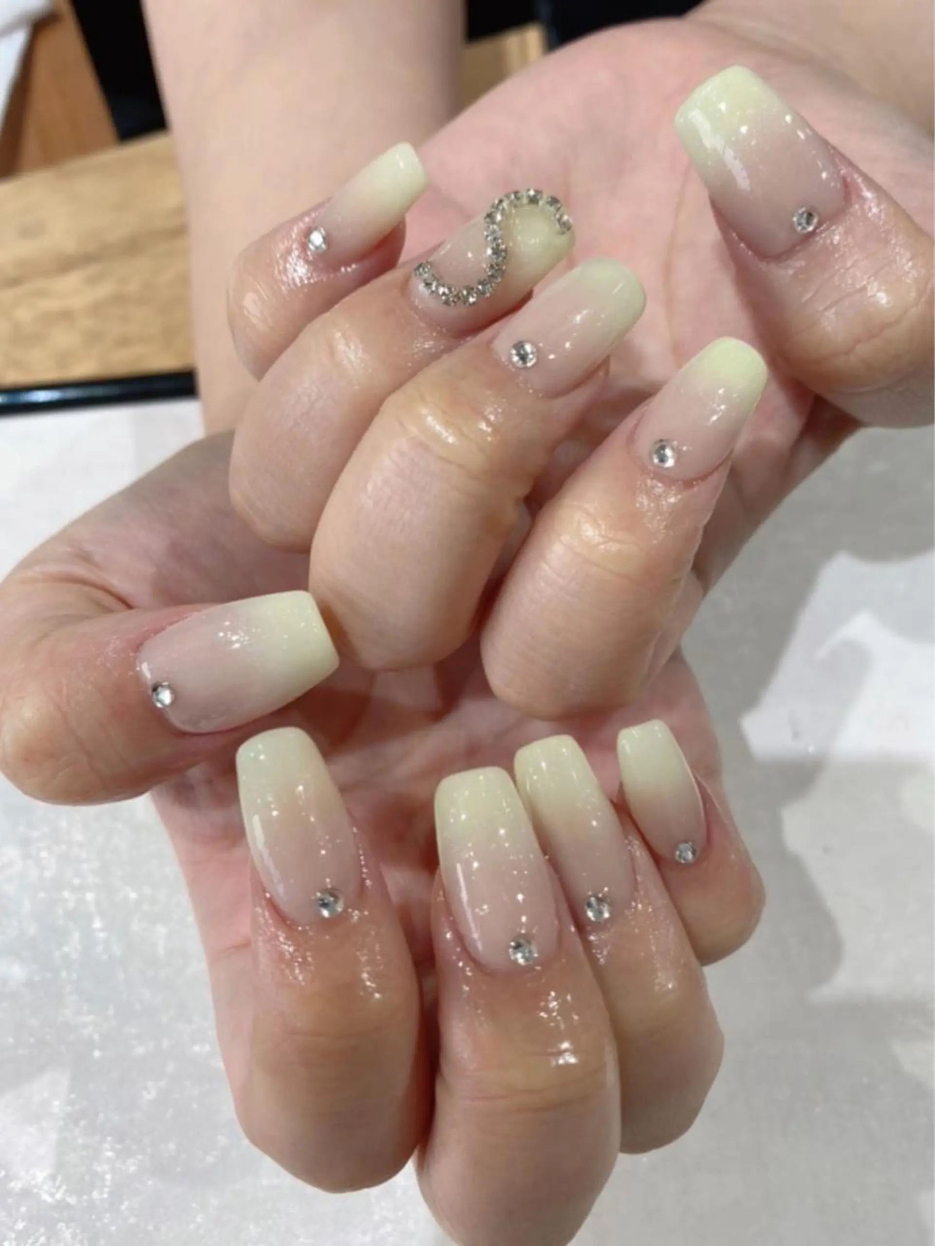 ミディアム ハンドネイル Nail  R💫 naoのネイルデザイン