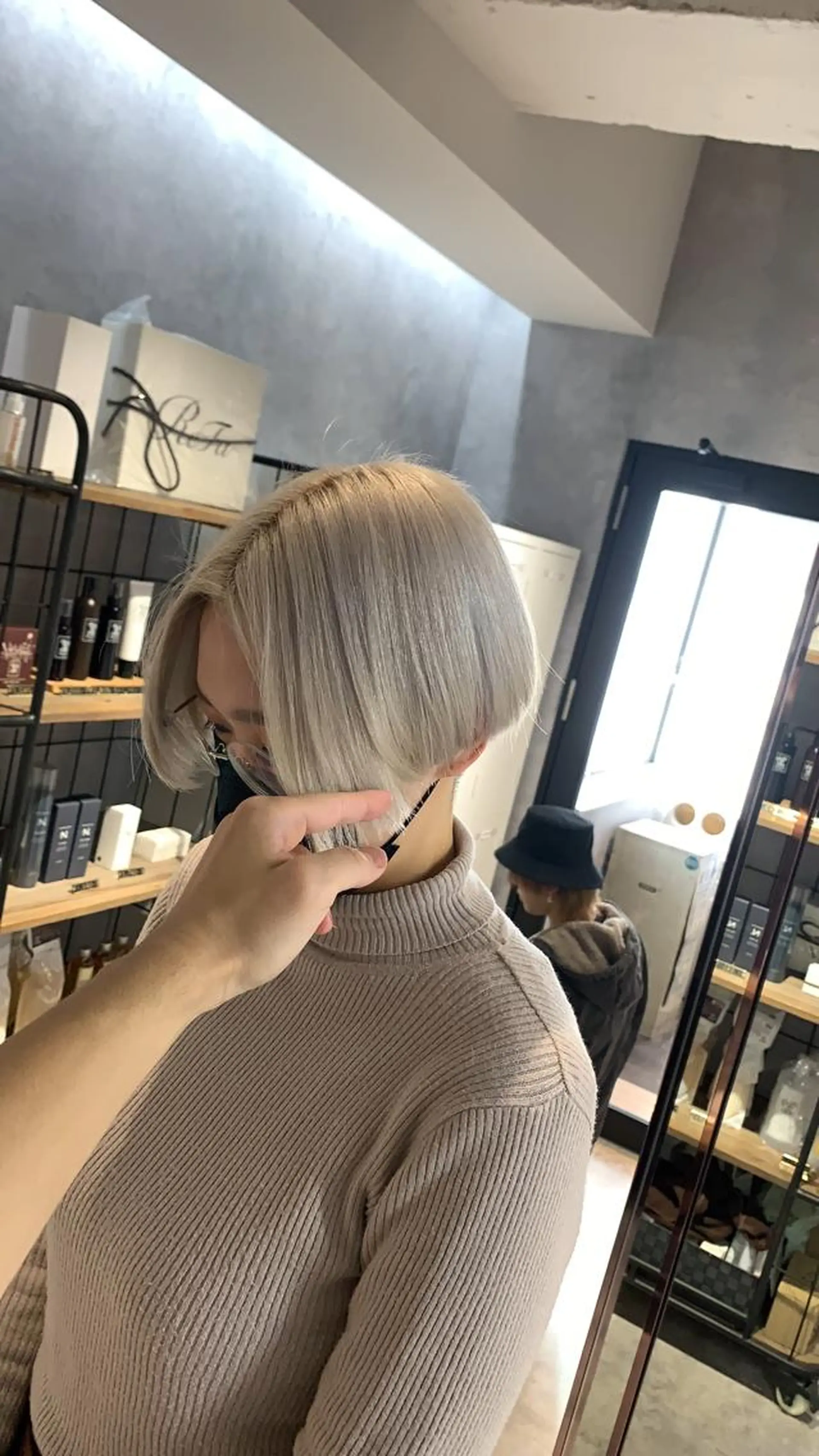 ショート 派手髪支持率No1 Eisukeのヘアスタイル