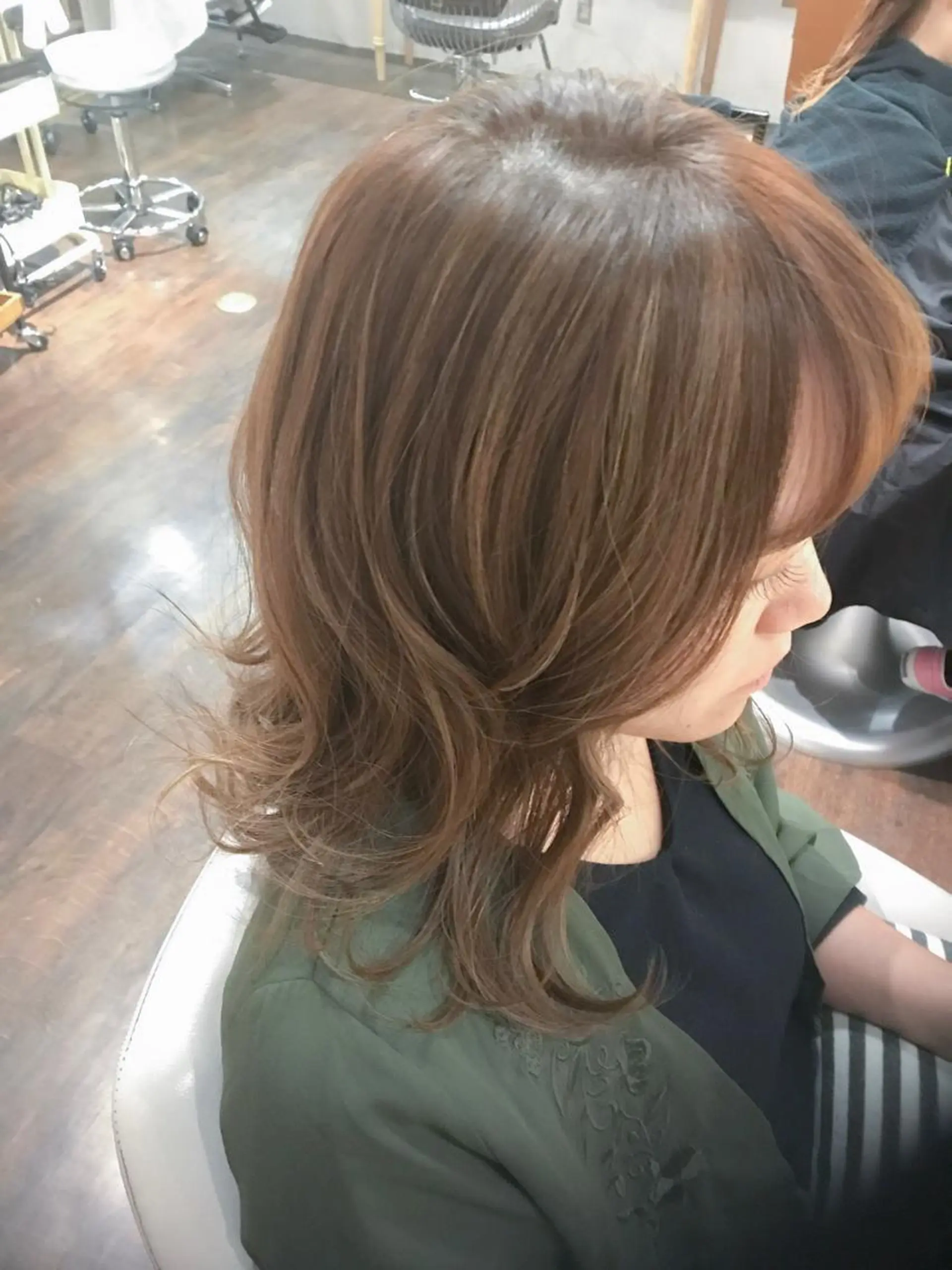 ミディアム カラー ハイライトカラー ハイライト 伊藤 優希のヘアスタイル