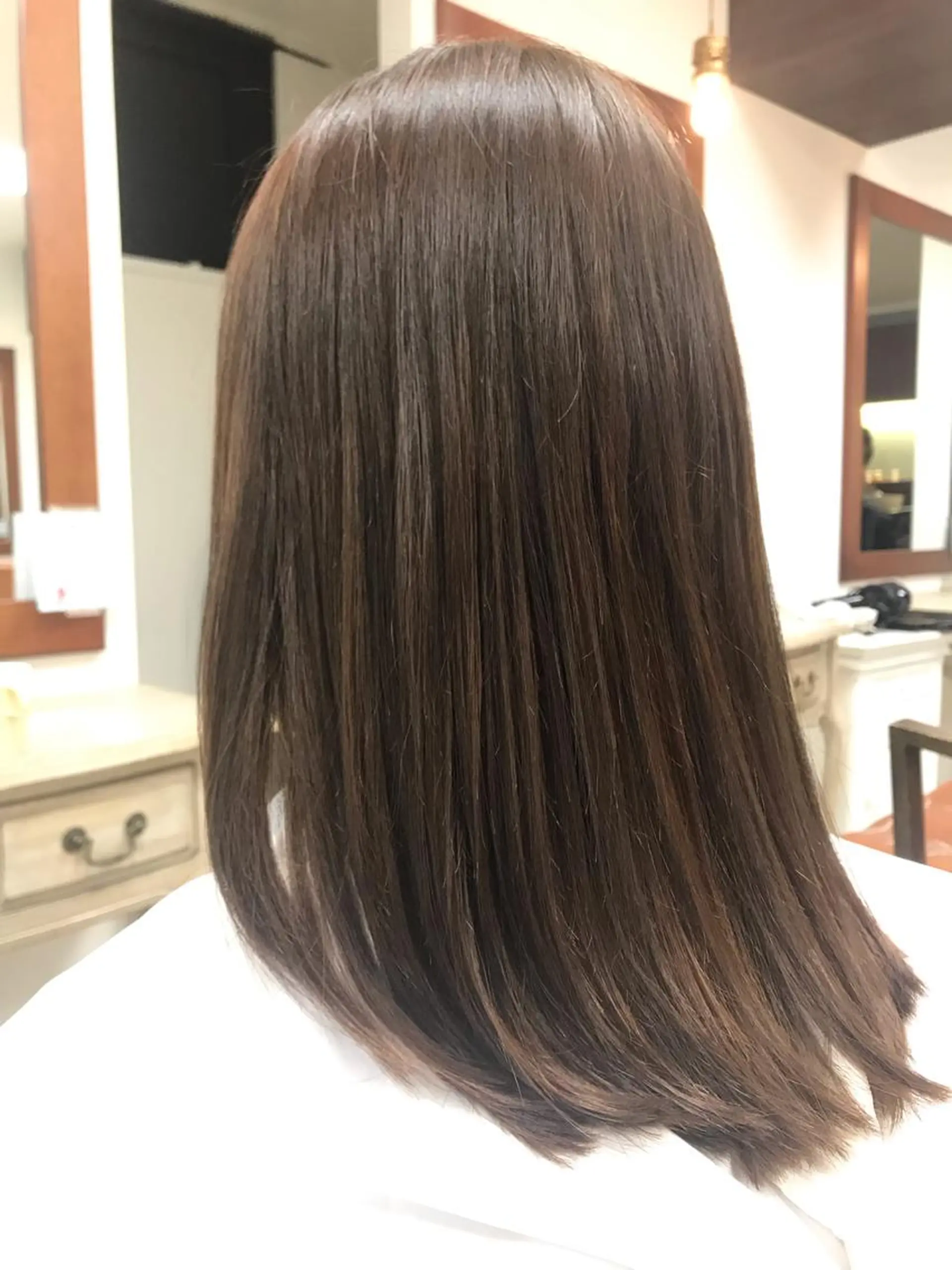 セミロング カラー アッシュ ベージュカラー 透明感カラー 本多結香/レイヤー /ハイライトカラーのヘアスタイル